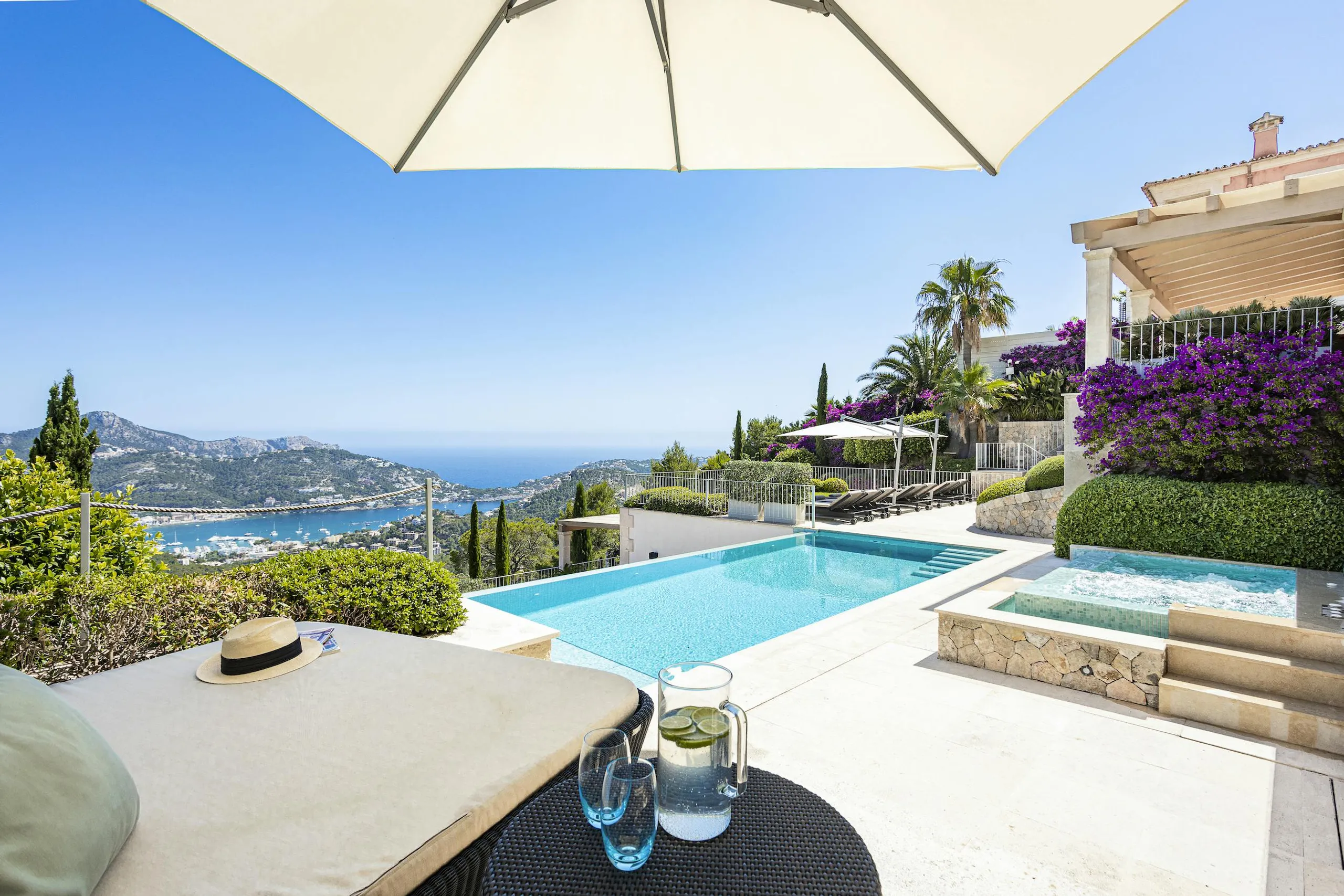 Abundant Oceanview Villa with Fireplace, Infinity Pool, and Fitness Room, Mallorca