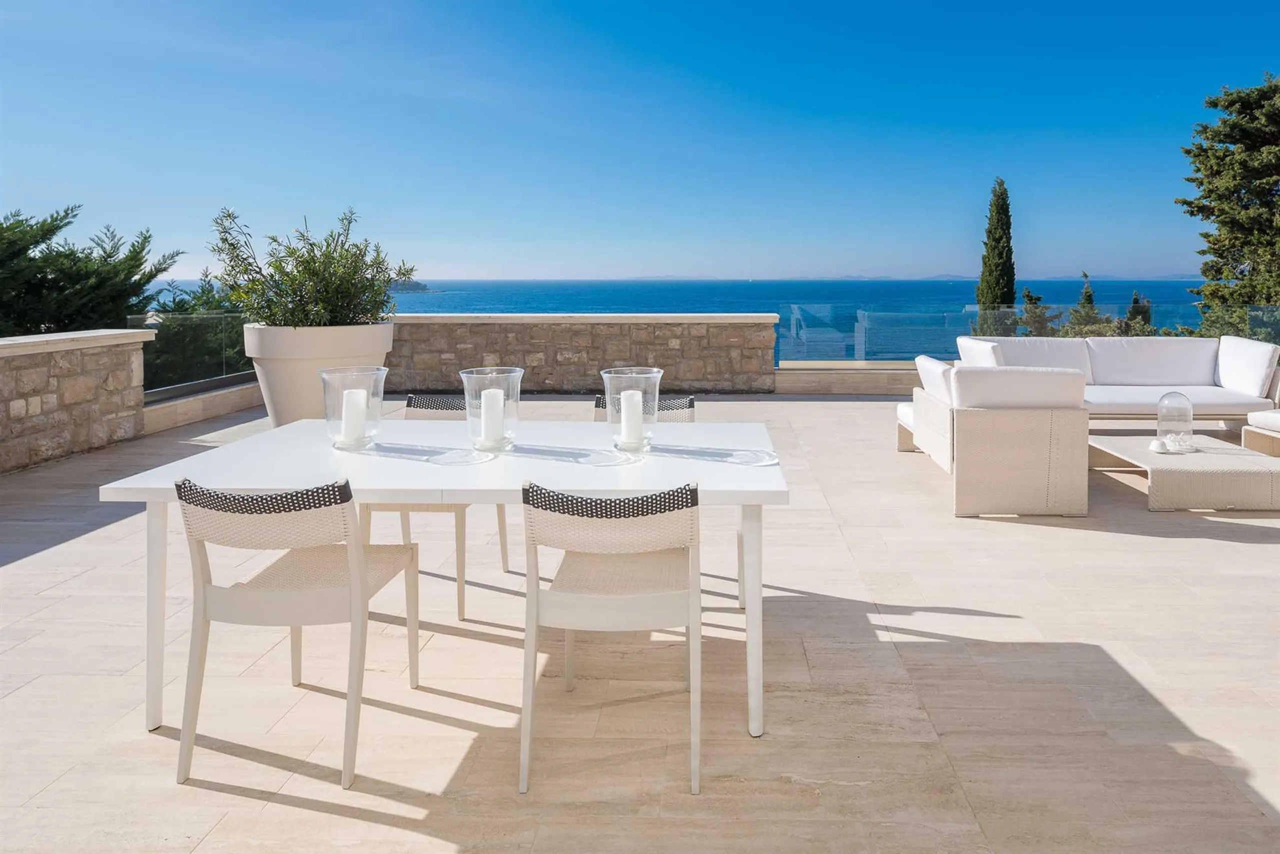 Elegantly Appointed Villa in the Center of Primošten with Large Private Swimming Pool, and Views of Mediterranean Greenery and Infinite Sea — photograph 6