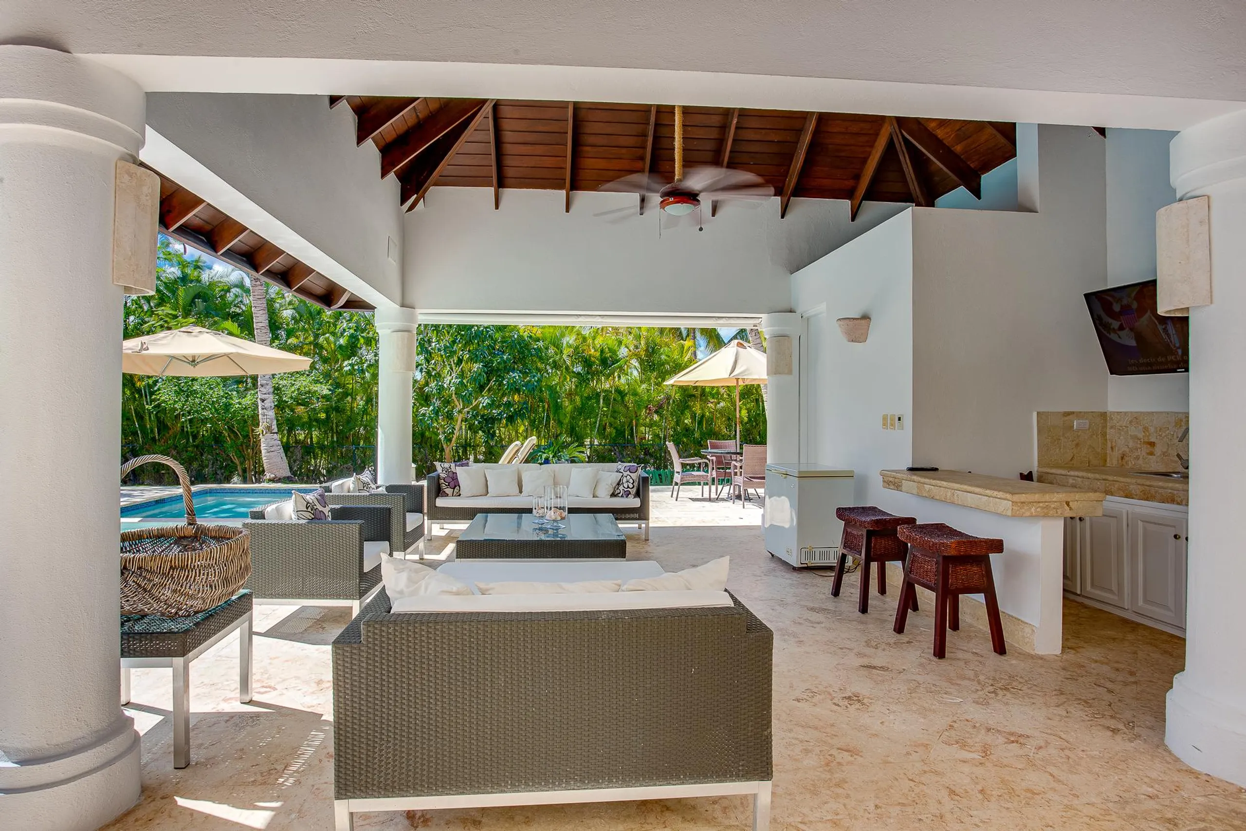 Impressive 8-Bedroom Villa with Private Pool in Punta Cana Resort — photograph 10