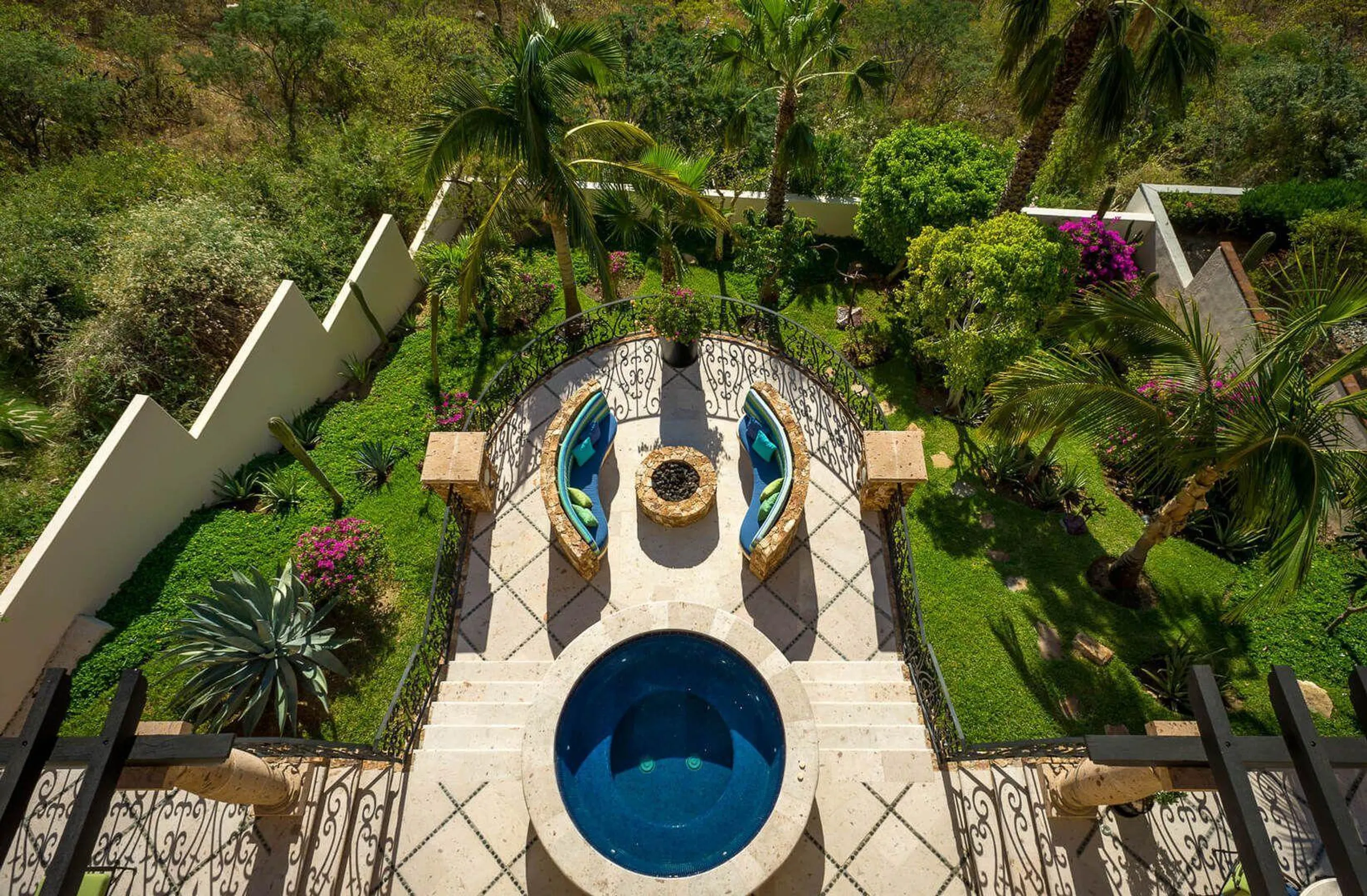 Luxurious Pedregal Estate with Infinity Pool and Ocean Views — photograph 7