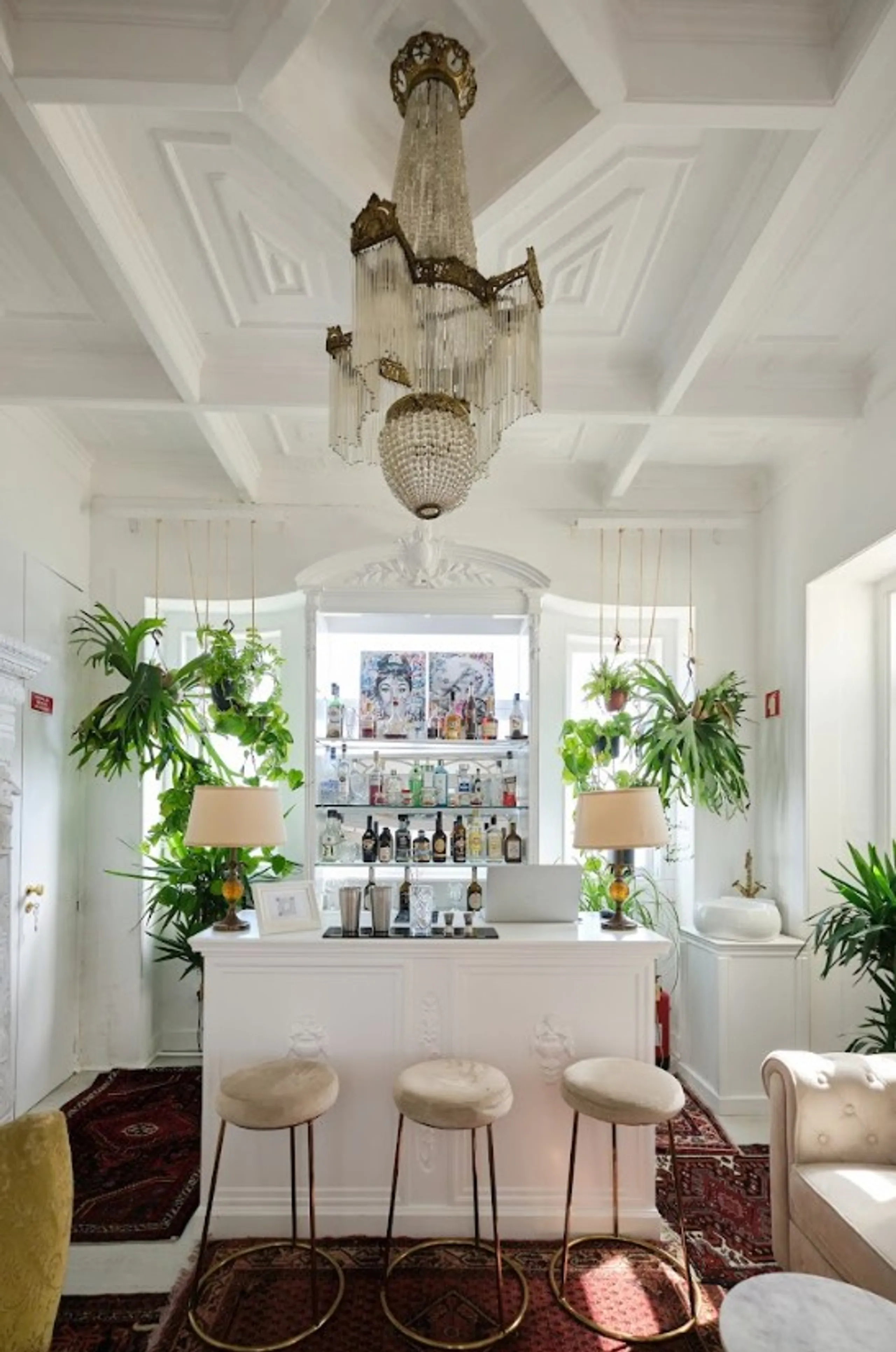 Invigorating Cliffside Villa with Majestic Atlantic Ocean Views — photograph 4