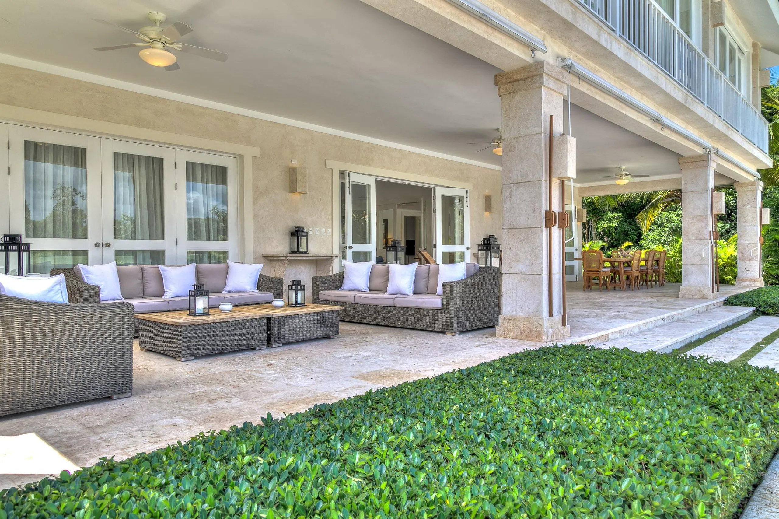 Invigorating 5-Bedroom Villa with Golf Course Views and Private Garden in Punta Cana Resort — photograph 11