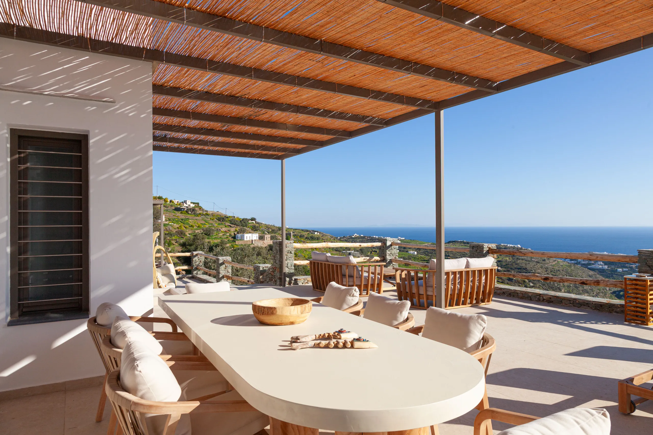 Luxurious Sifnos Getaway with Infinity Pools and Overlooking Vistas — photograph 9