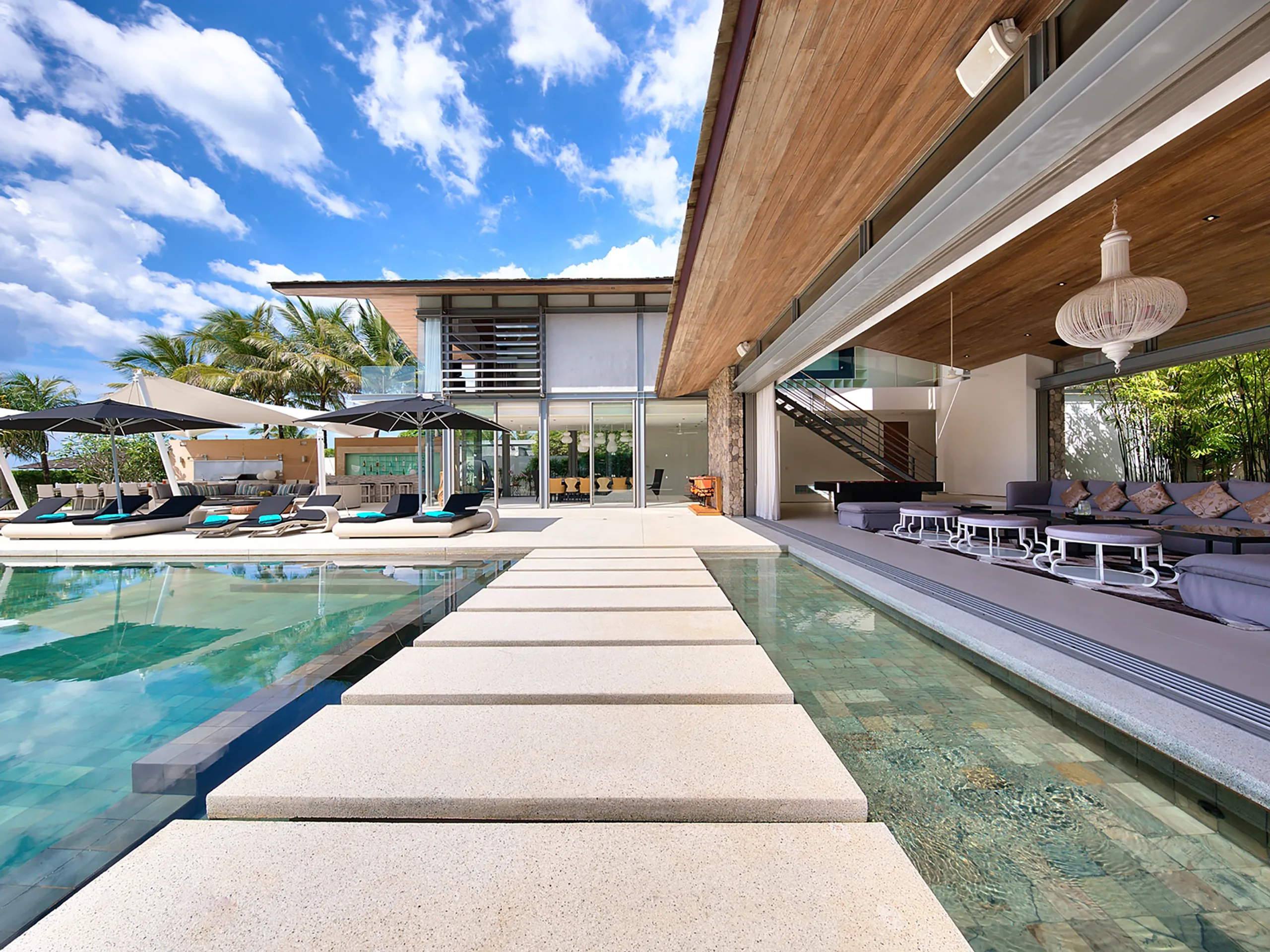 Stunning Seaview Villa with Infinity Pool — photograph 3