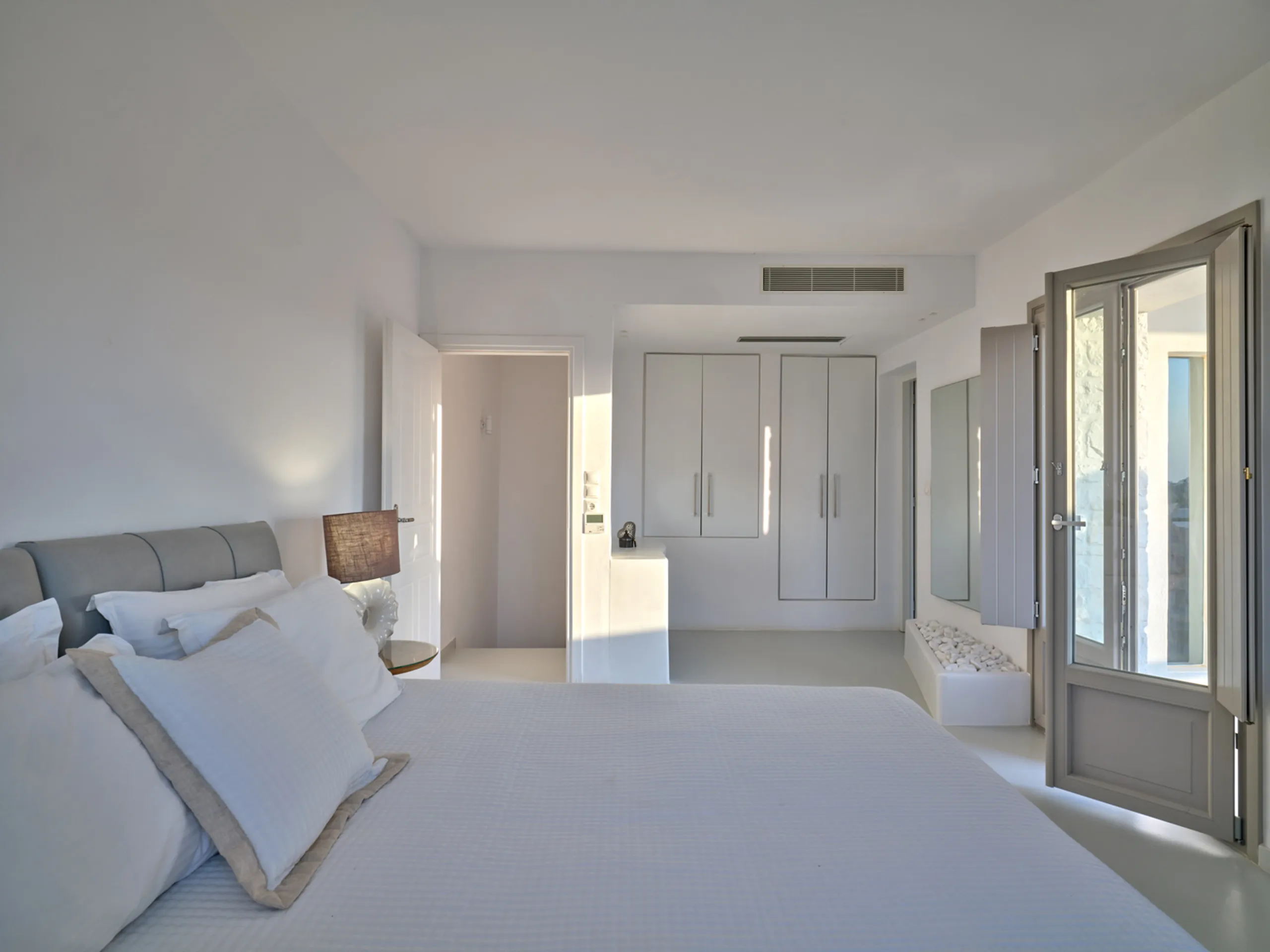 Deluxe Three-Level Villa with Private Pool, Terrace and Overlooking Sea Views — photograph 8