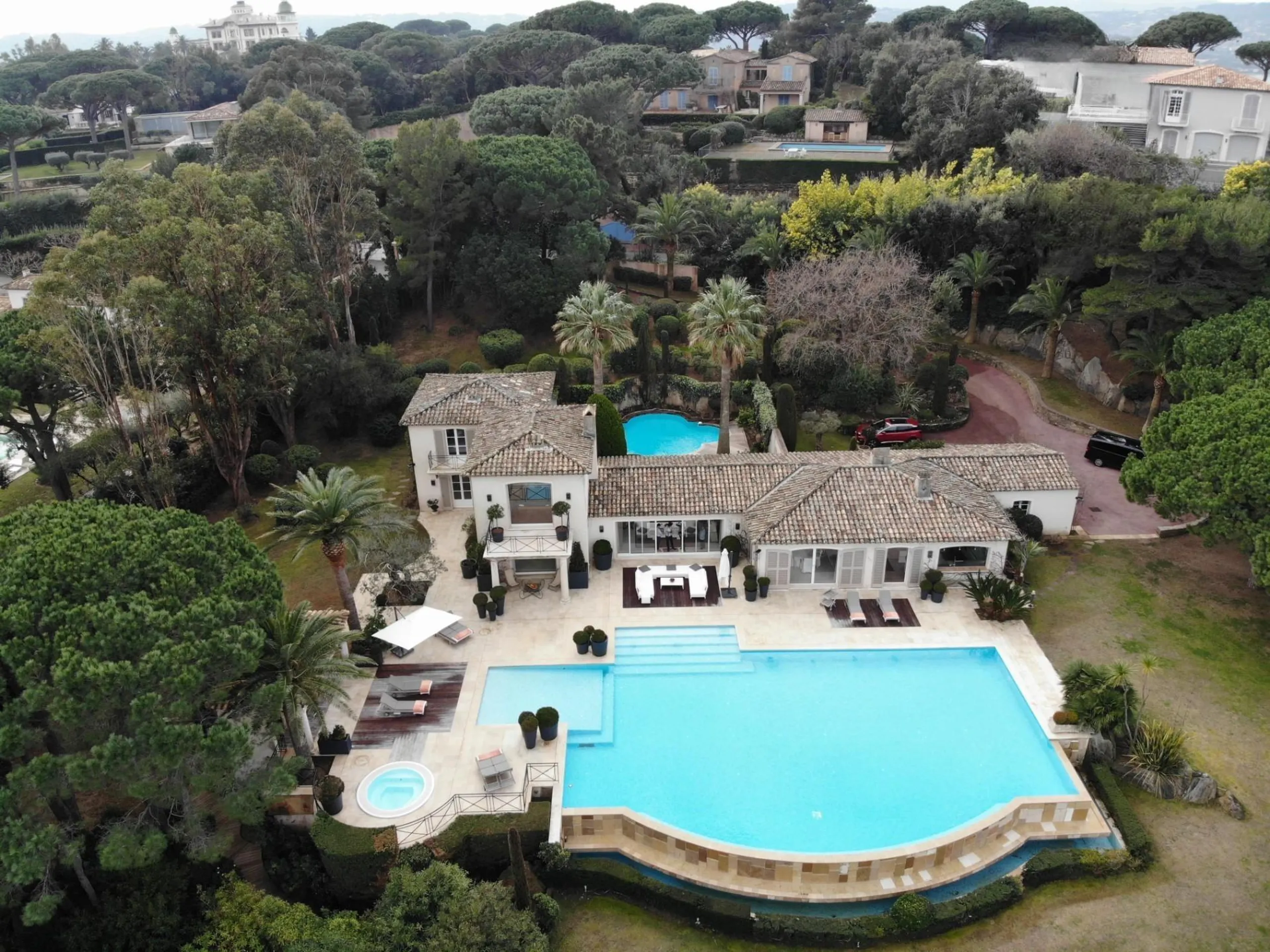Villa setting in French Riviera