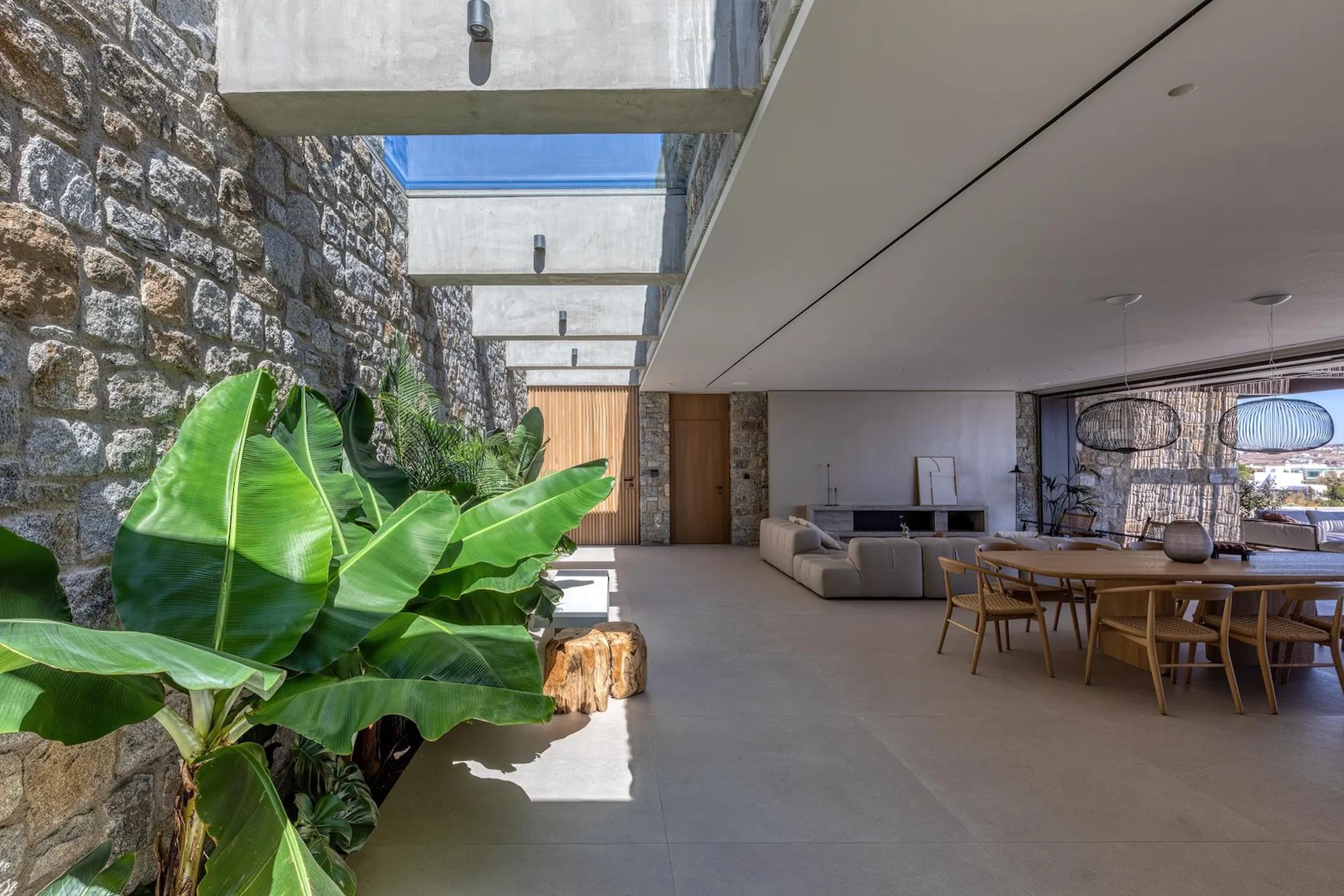 Noble Mykonos Retreat with Invigorating Pools and Views — photograph 12