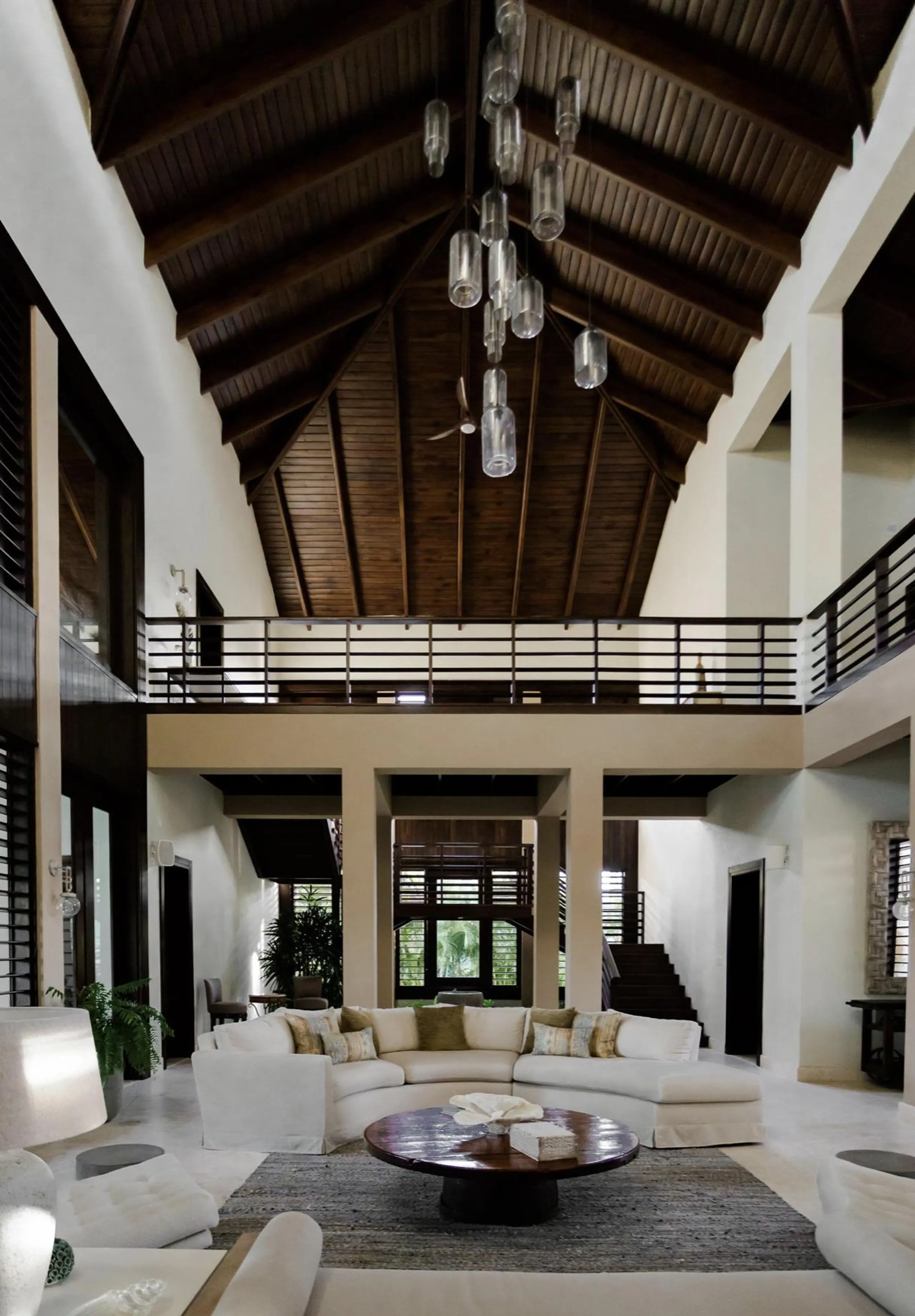 Princely Punta Cana Estate with Gorgeous Pool and Walks to Beach — photograph 10