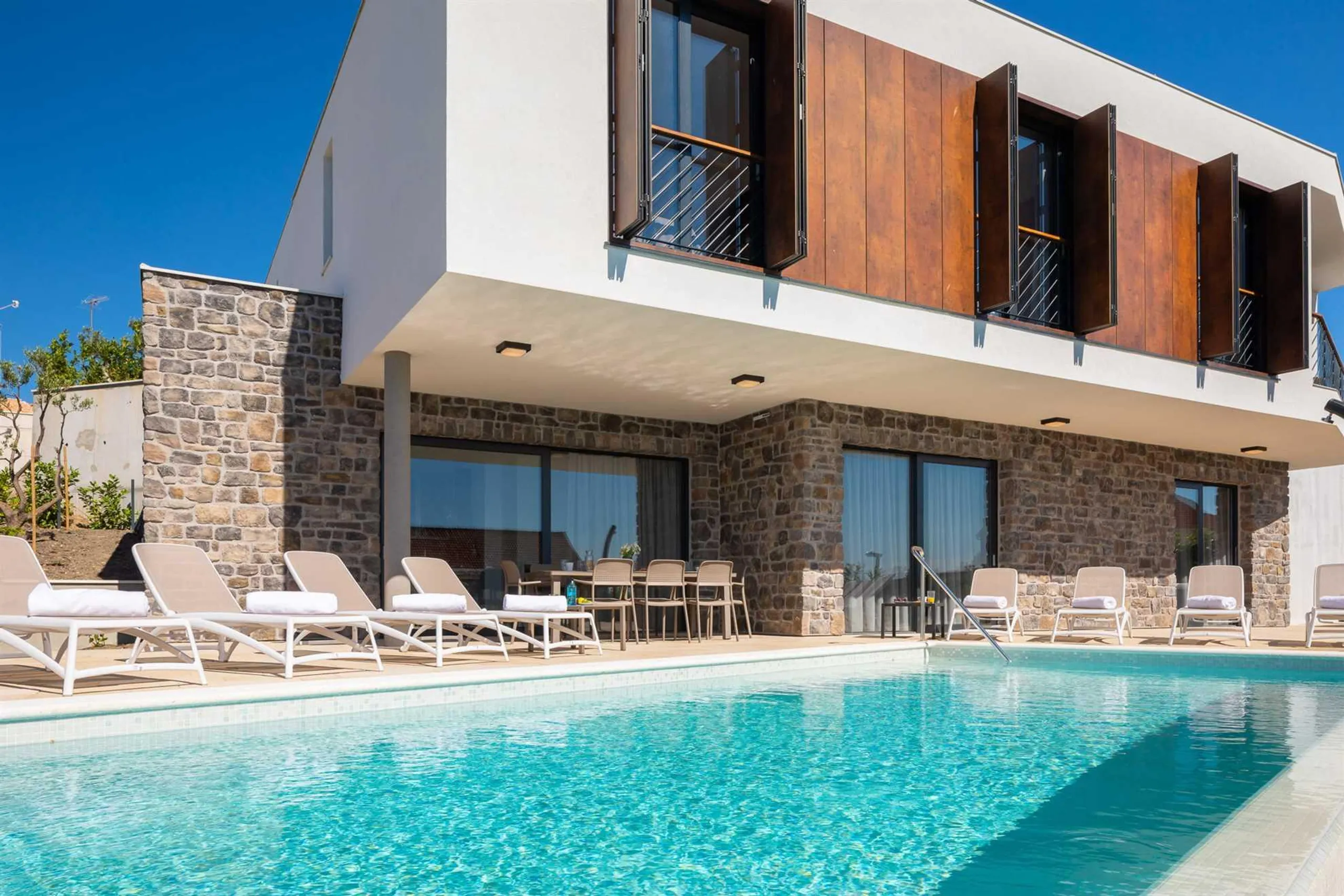 Posh Modern Villa with Private Infinity Pool and Stunning Sea Views in Primosten — photograph 4
