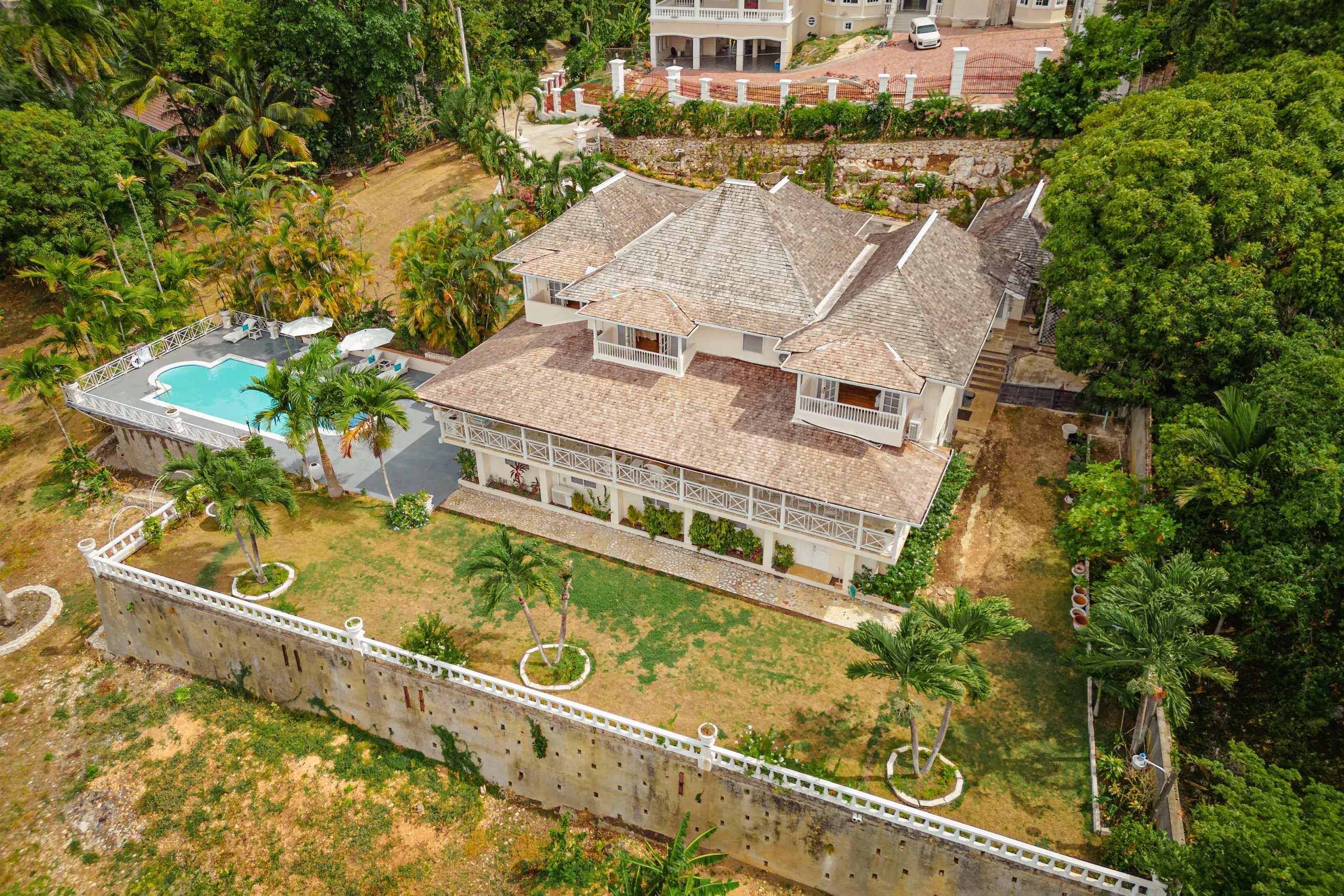 Glorious Villa with Private Pool and Overlooking View of Ocho Rios and the Sea — photograph 2