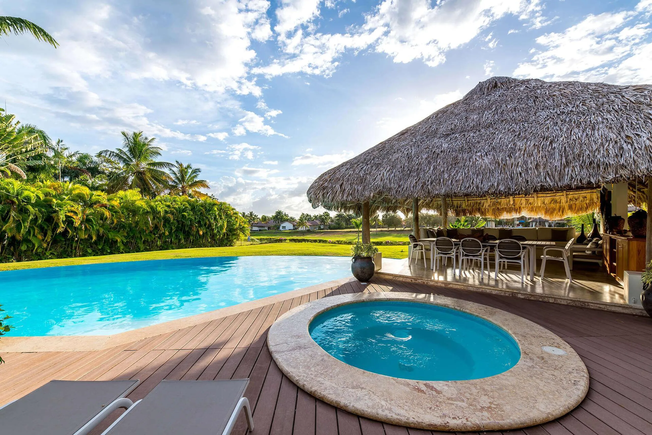 Contemporary Flair Chic Styled Villa With The Essence of Dominican Living — photograph 2