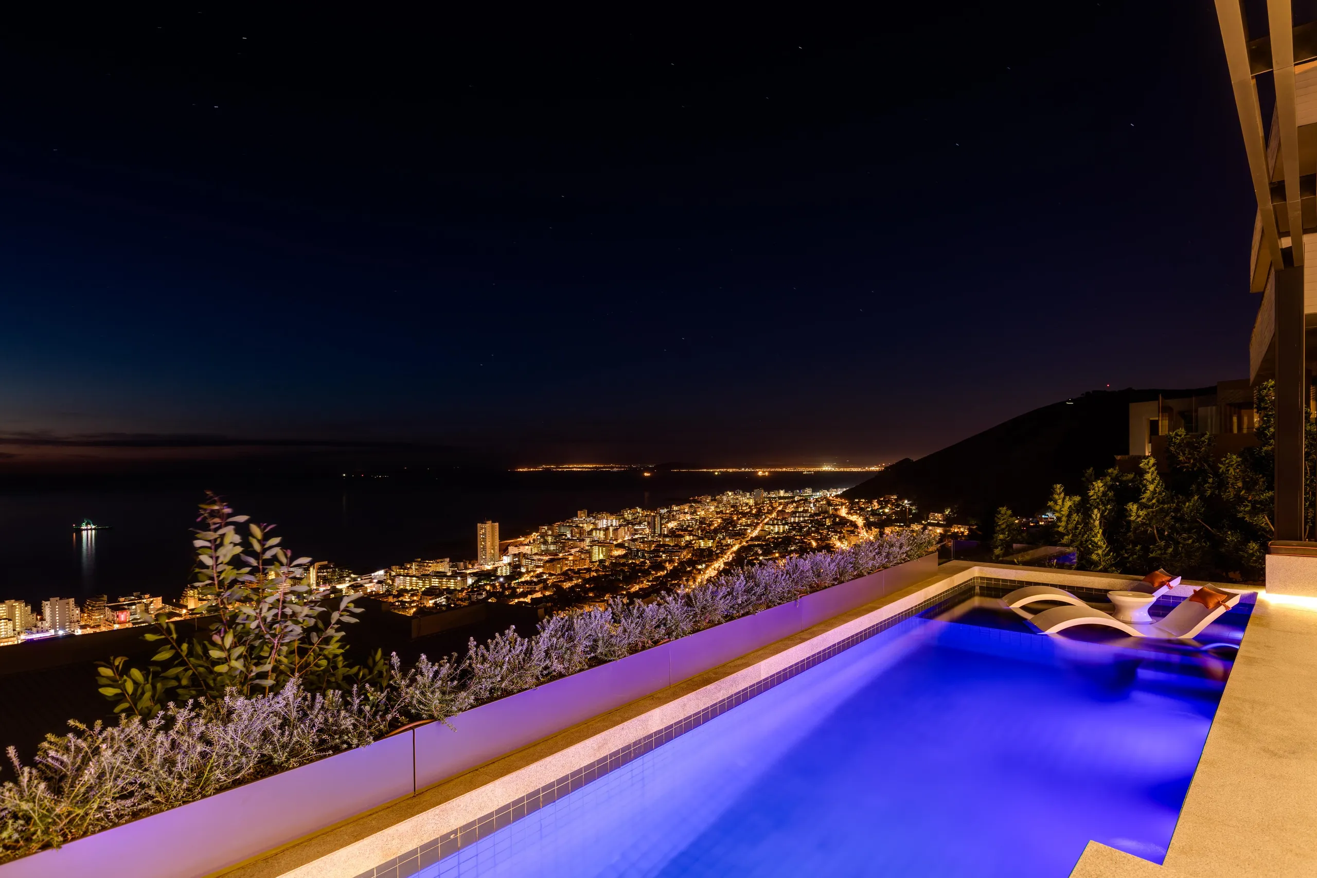 Ultra Modern Villa with Private Pool and Panoramic Ocean Views — photograph 6