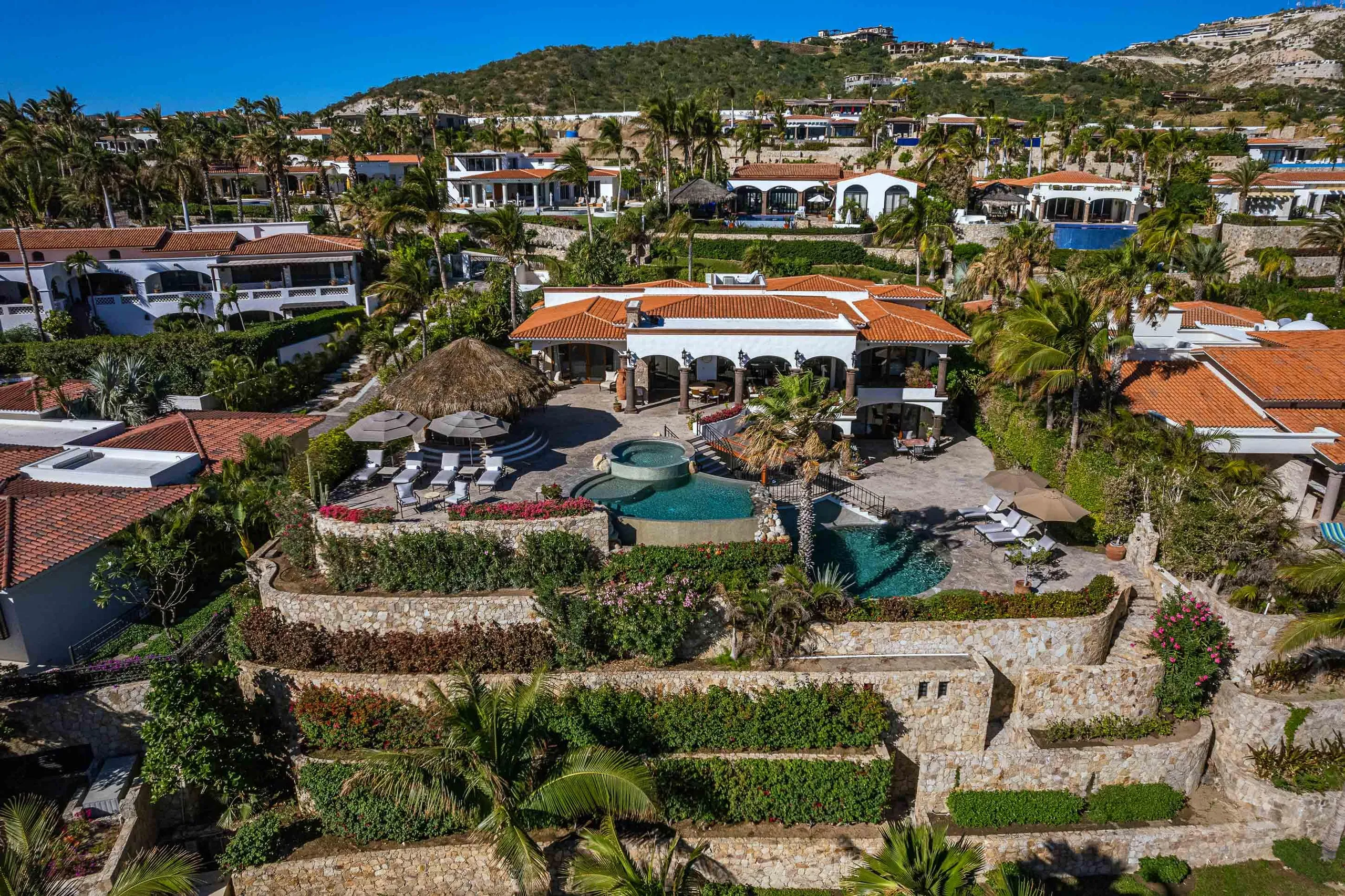 Ultra Luxury Caleta Tuscan Style Estate with Pool and Ocean Views — photograph 12