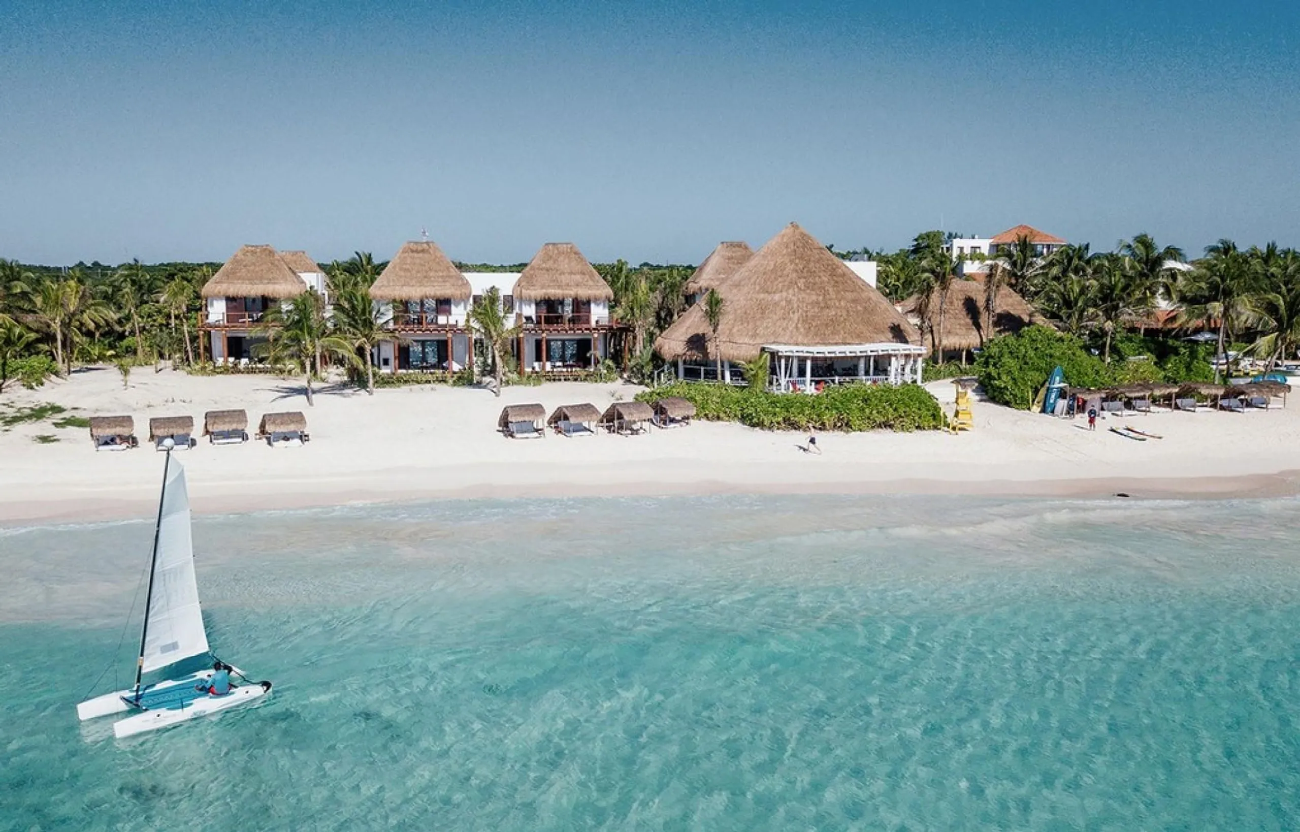 Majestic Colonial-Style Luxe Villa with Private Pool and Steps to the Beach, Xpu Ha