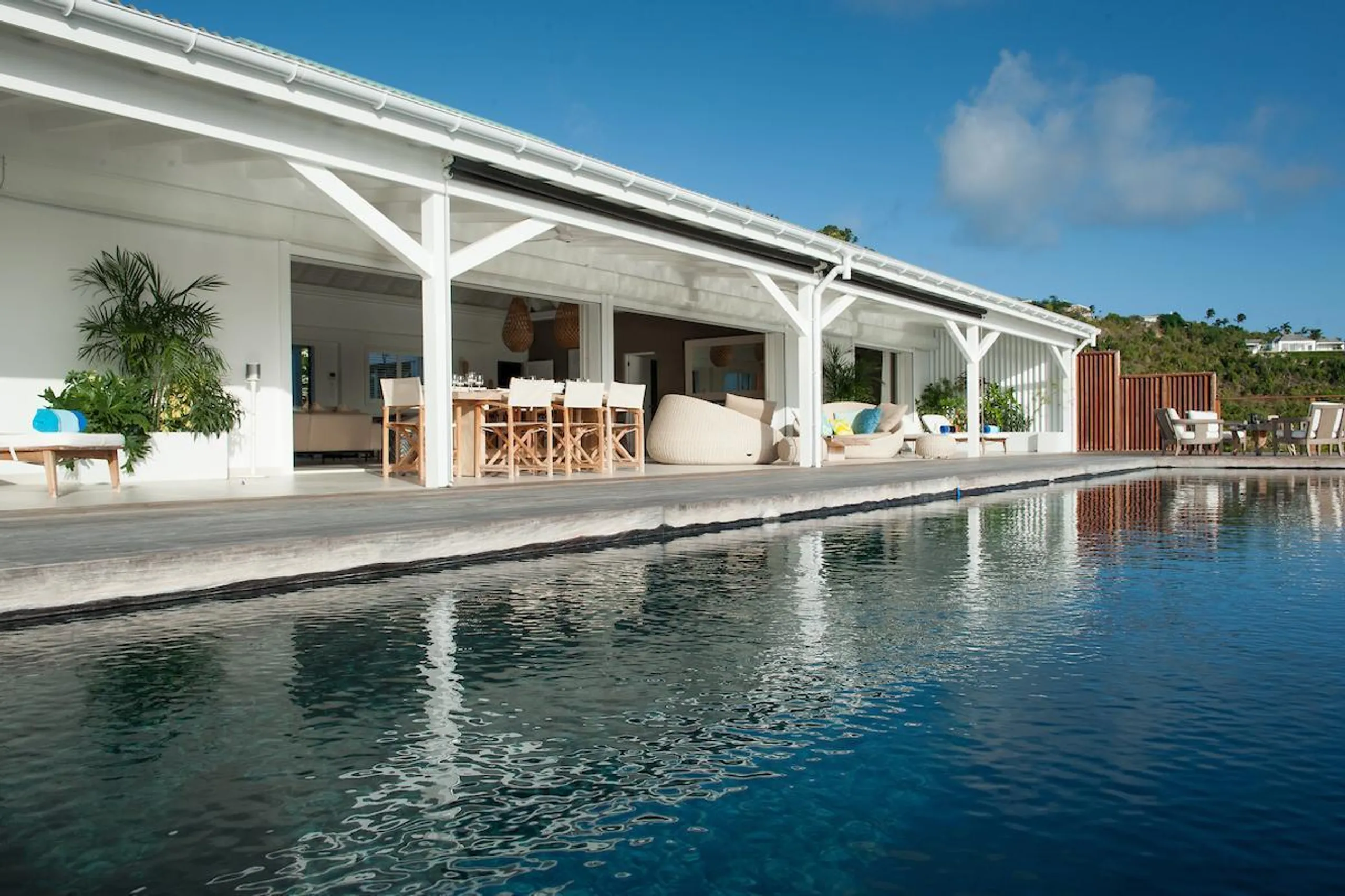 Glorious Paradise Estate with Infinity Pool and Sweeping Ocean Views, Lorient