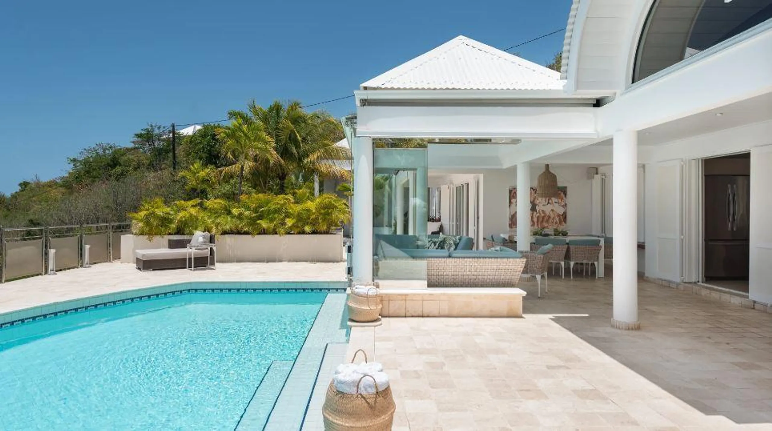 Secluded Paradise Villa Overlooking Crystal-Clear Lagoon — photograph 3