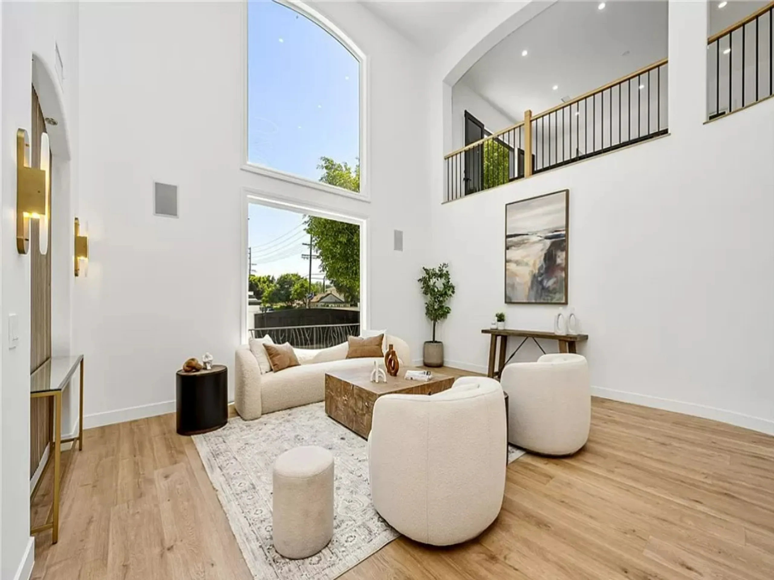 Classic Sherman Oaks Estate with Tennis Court — photograph 8