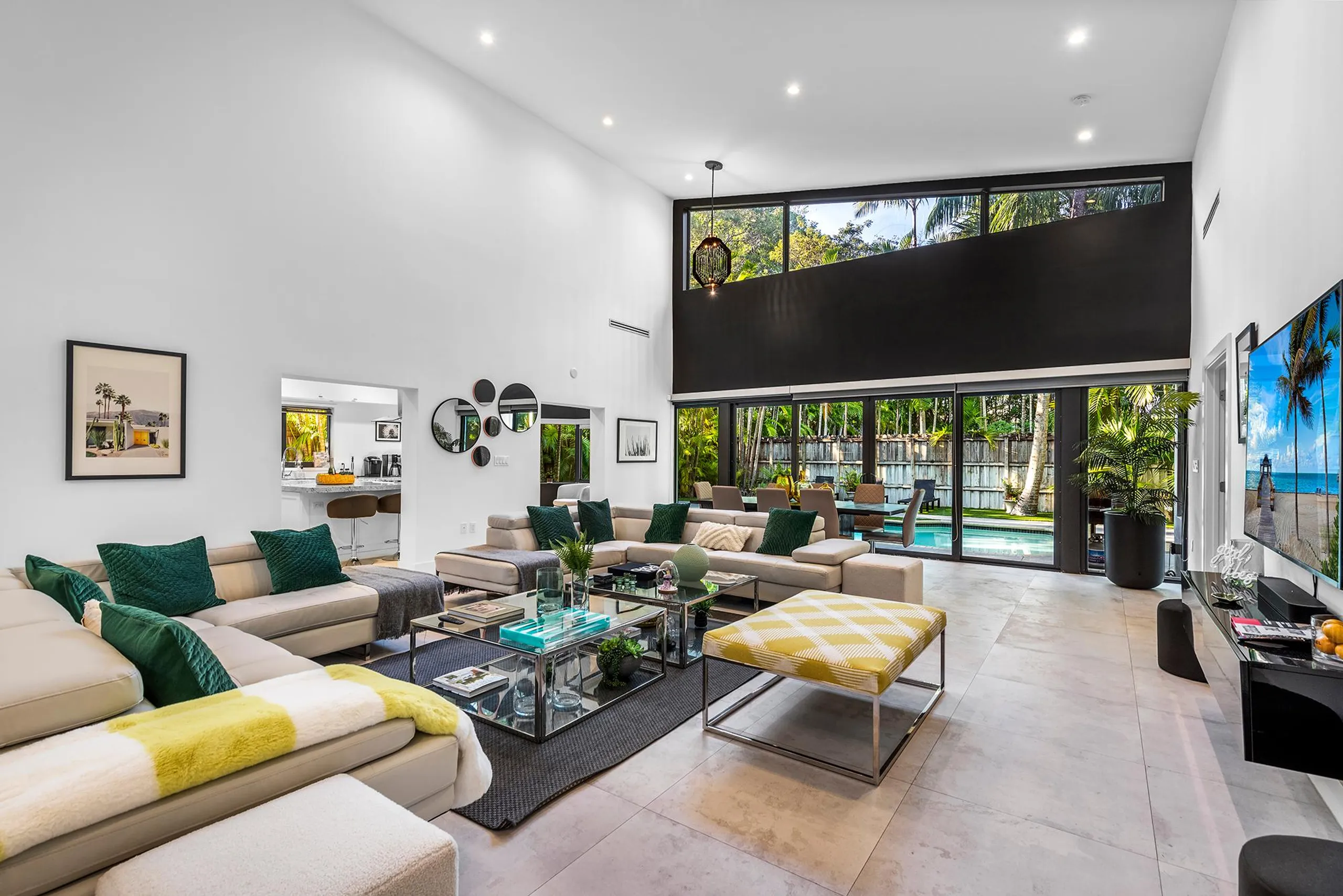 Coral Haven Modern Luxe Estate with Private Pool — photograph 8