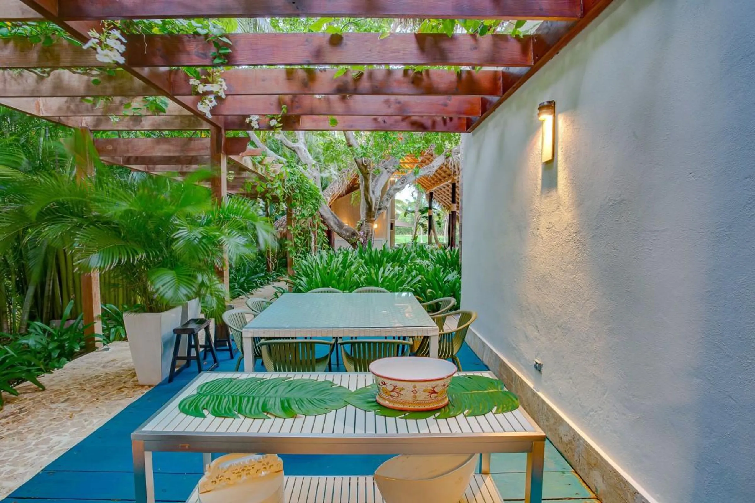 Fantastic Sustainable Villa with Palatial Pool Overlooking La Cana Golf Course in Punta Cana — photograph 11
