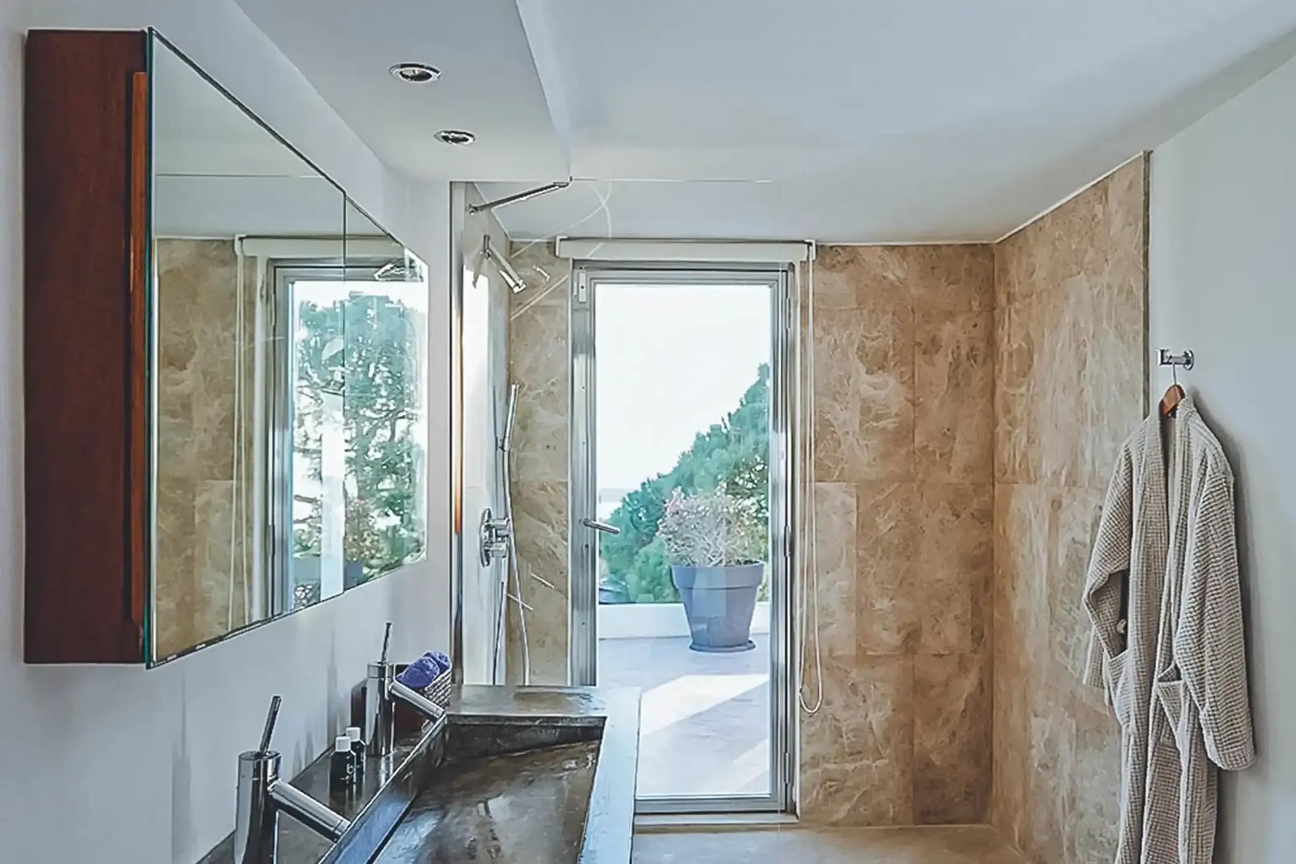 Gleaming Luxury Villa with Pool and Spectacular Views of Talamanca Bay — photograph 12