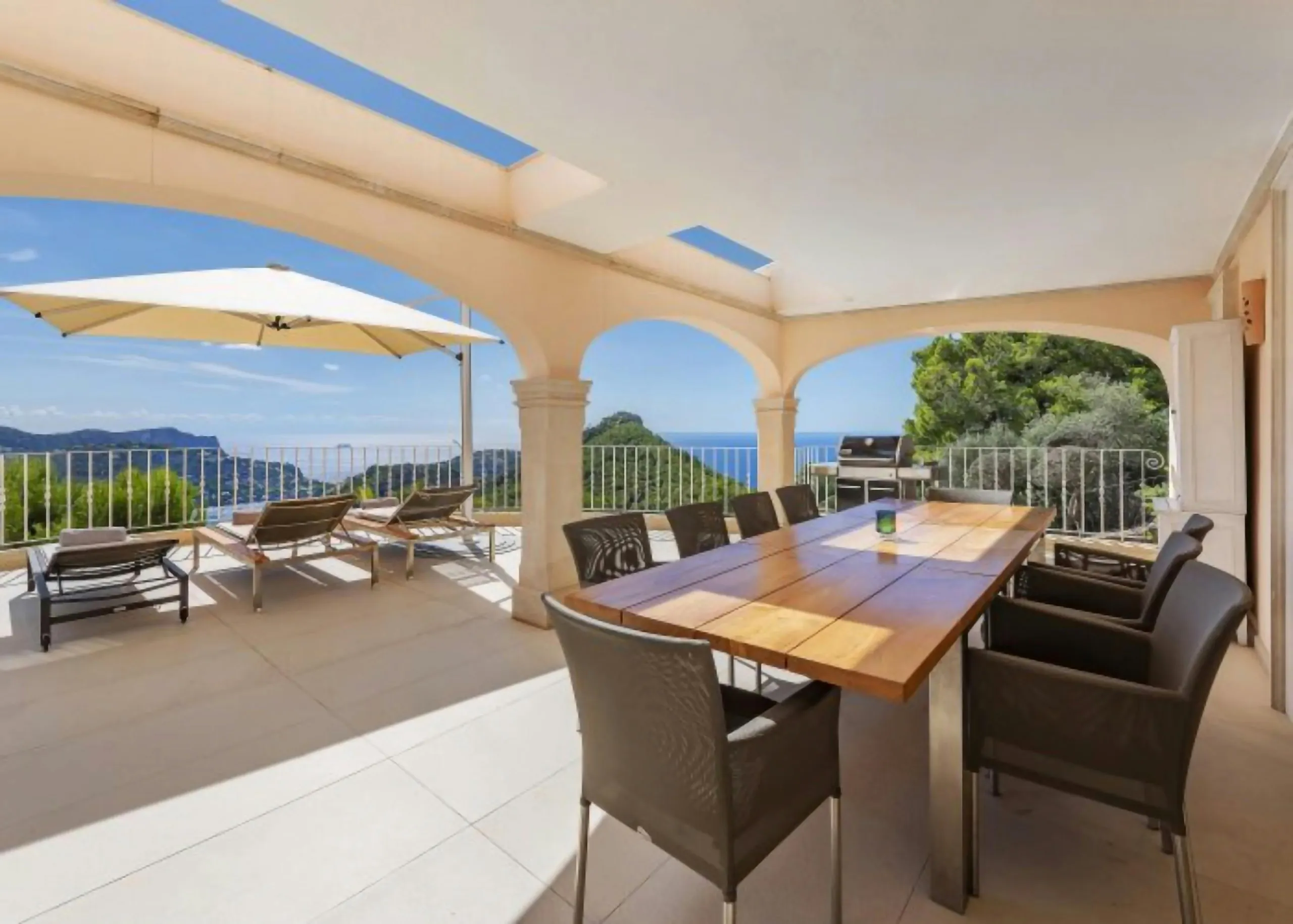 Breathtaking Spanish Estate with Private Pool and Breathtaking Ocean Views — photograph 7