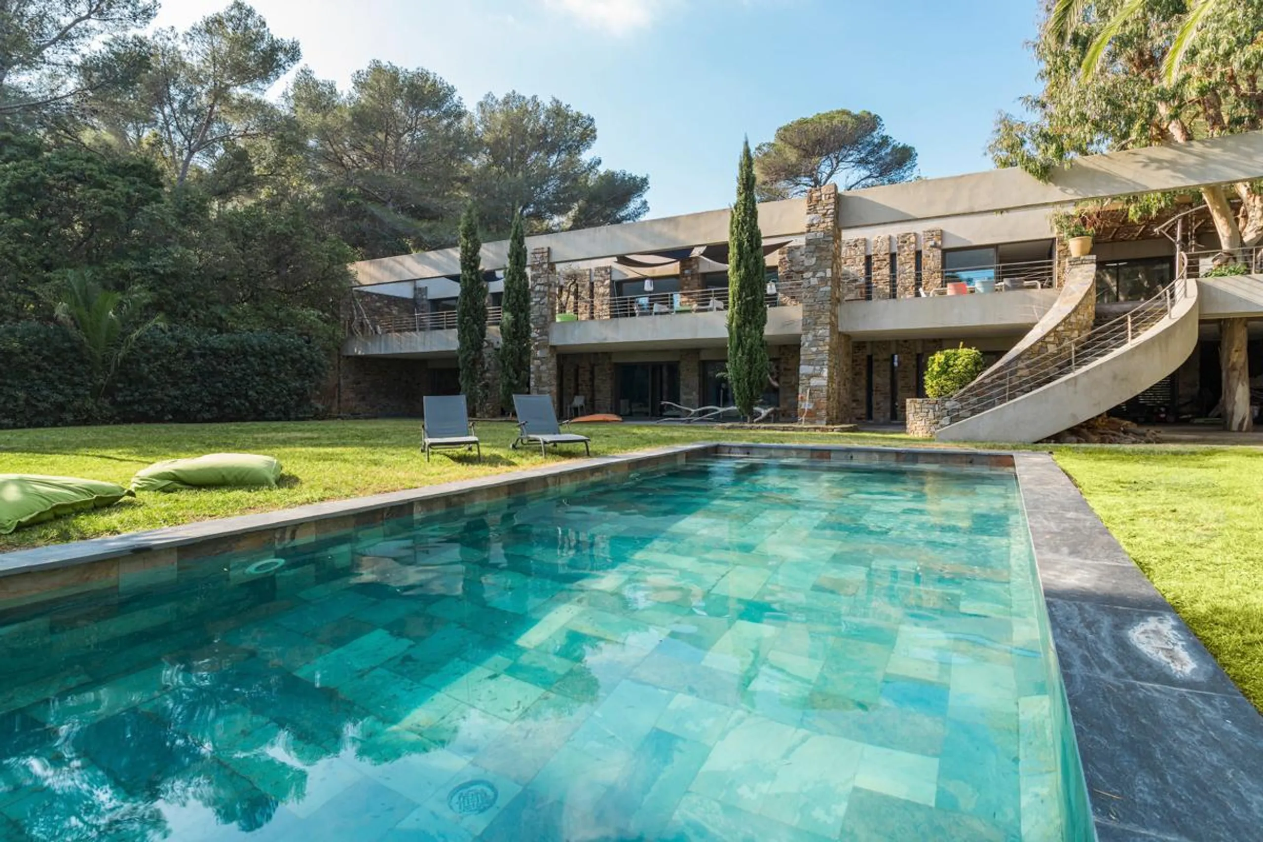Deluxe Spacious Villa with Pool and Gaou Bay Nearby, Bormes Les Mimosas
