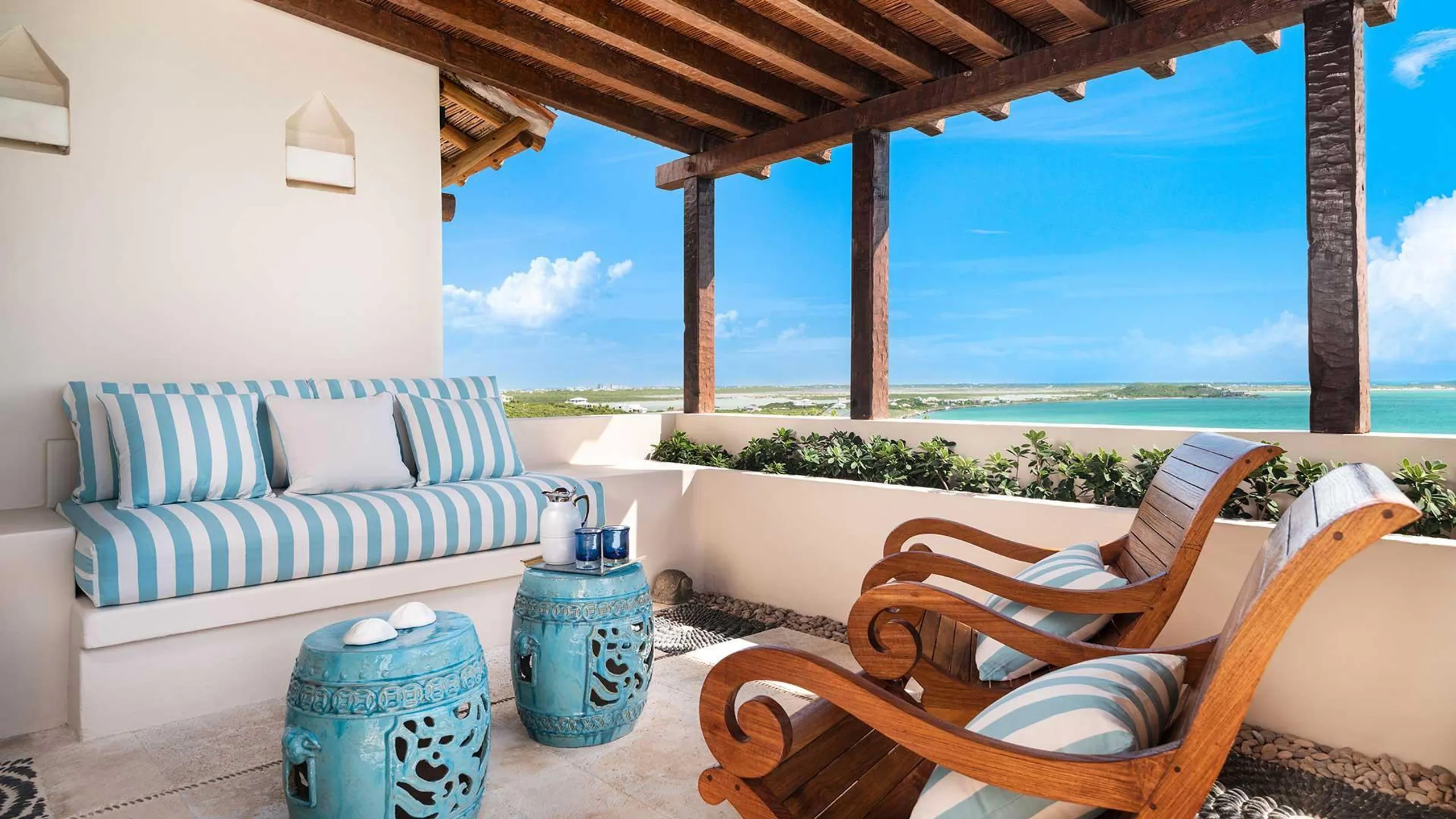 Hilltop Grand Luxury Estate with 360 Degree Views Infinity Pool and Private Cove — photograph 6