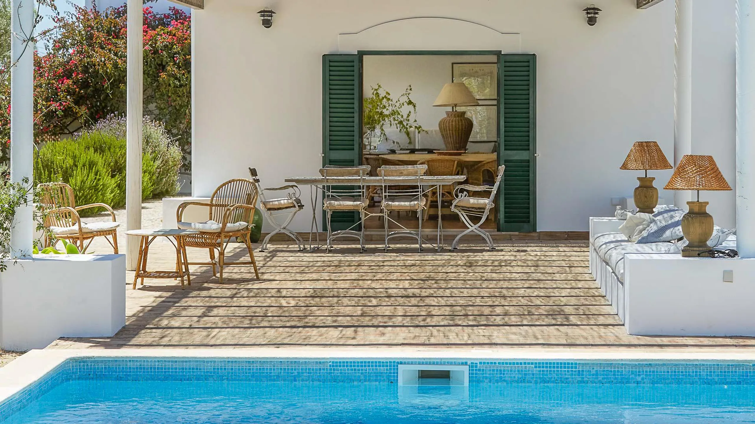 Gleaming Beachside Villa with Two Private Pools and Underfloor Heating — photograph 7