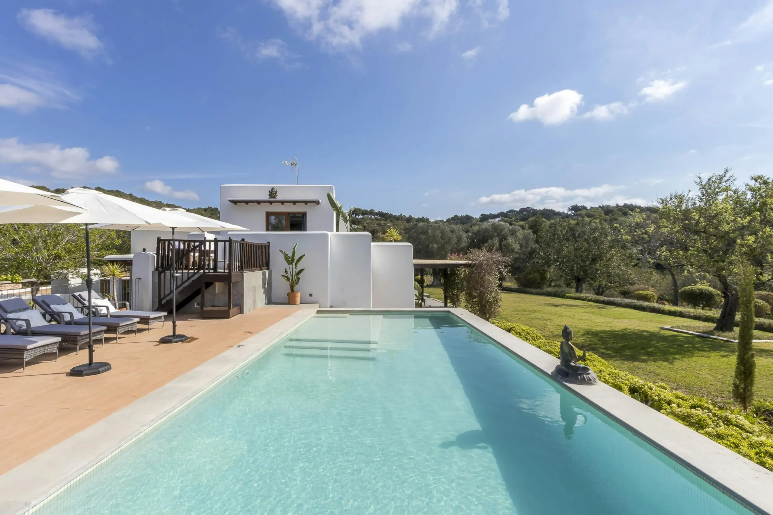 Resplendent Spanish Estate in Ibiza with Private Pool and Garden Grounds — photograph 4