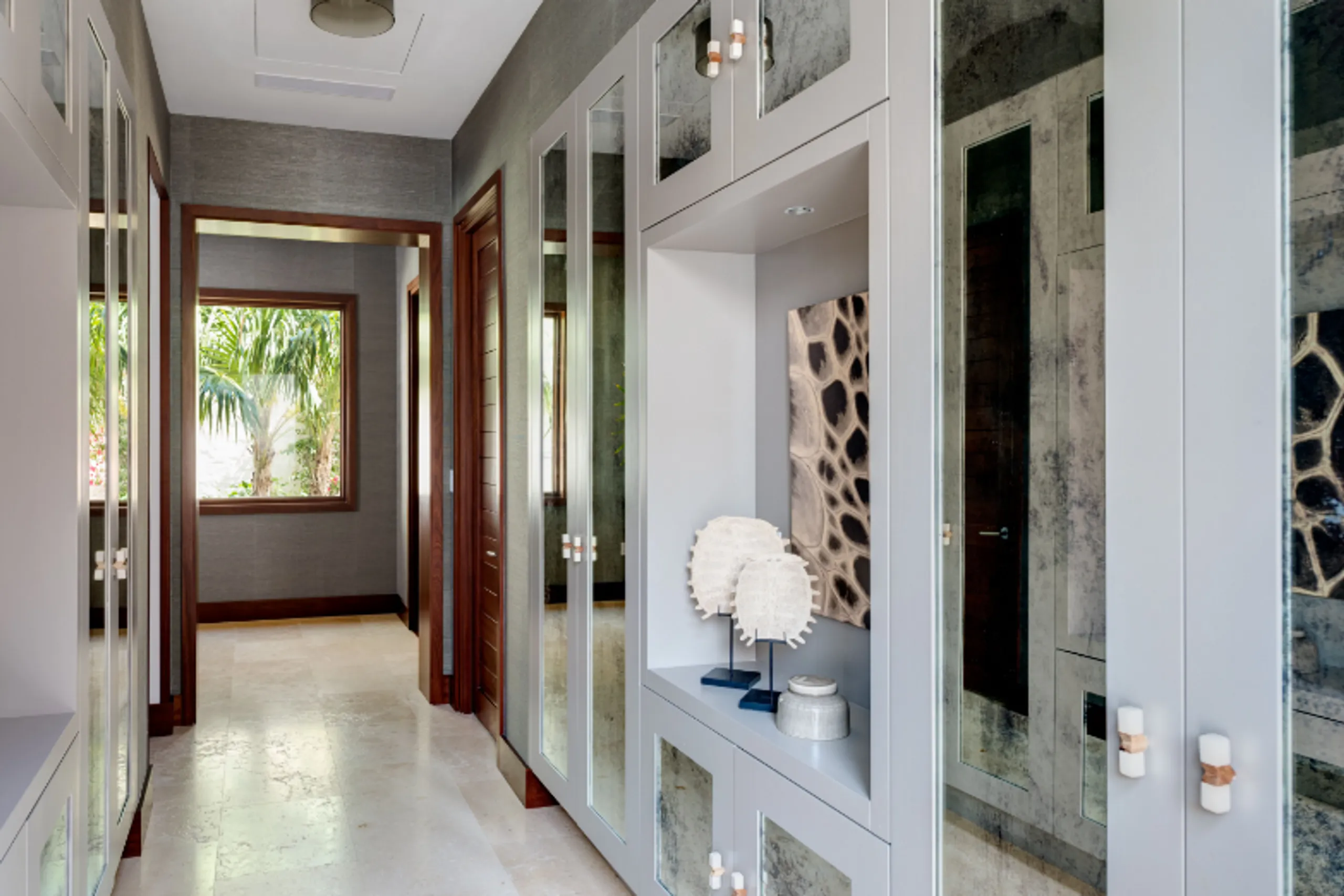 Stunning Luxury Beachfront Villa with Private Pool and Incredible Ocean Views — photograph 8