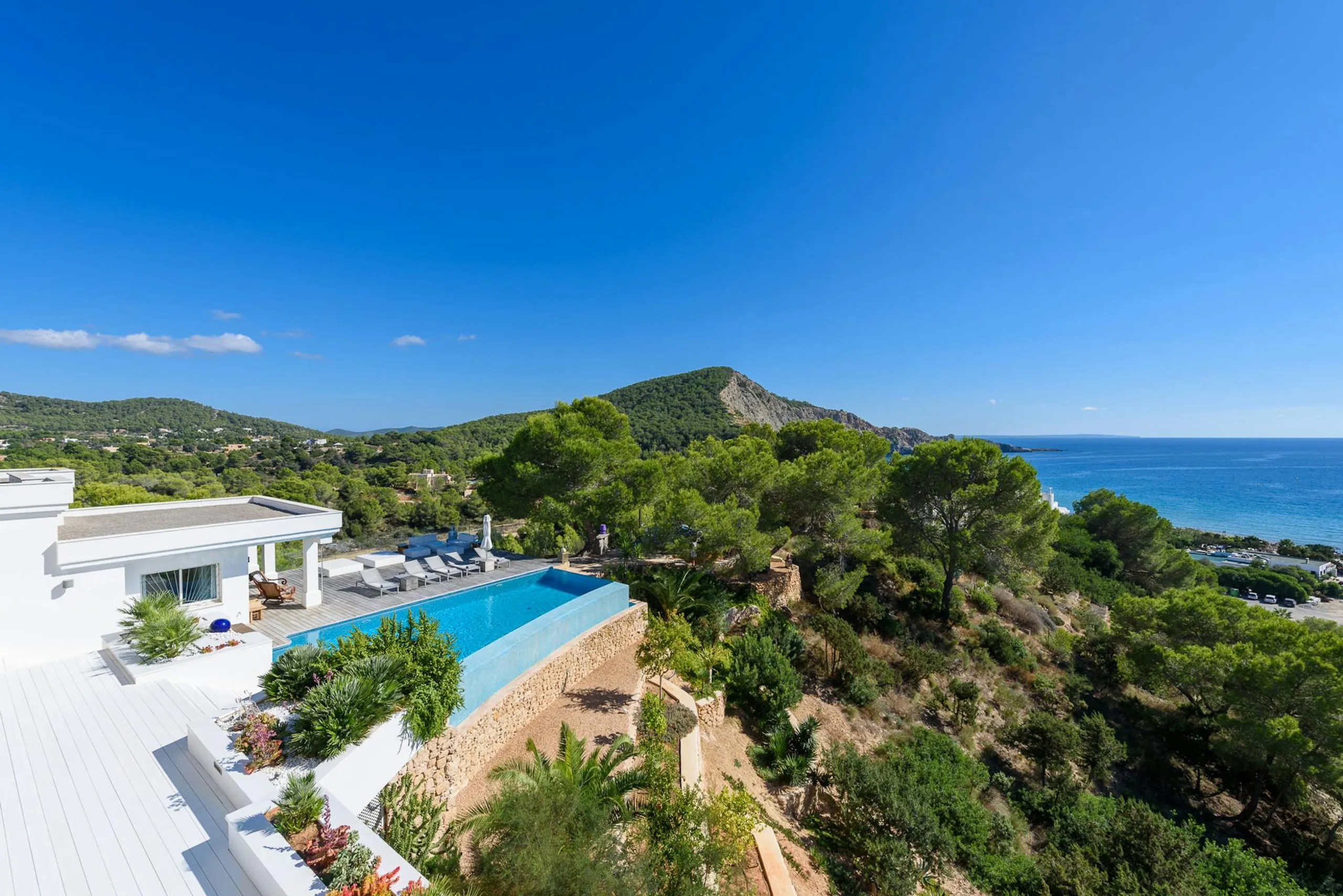 Alluring Oceanview Villa in Ibiza with Infinity Pool and Firepit Lounge — photograph 4