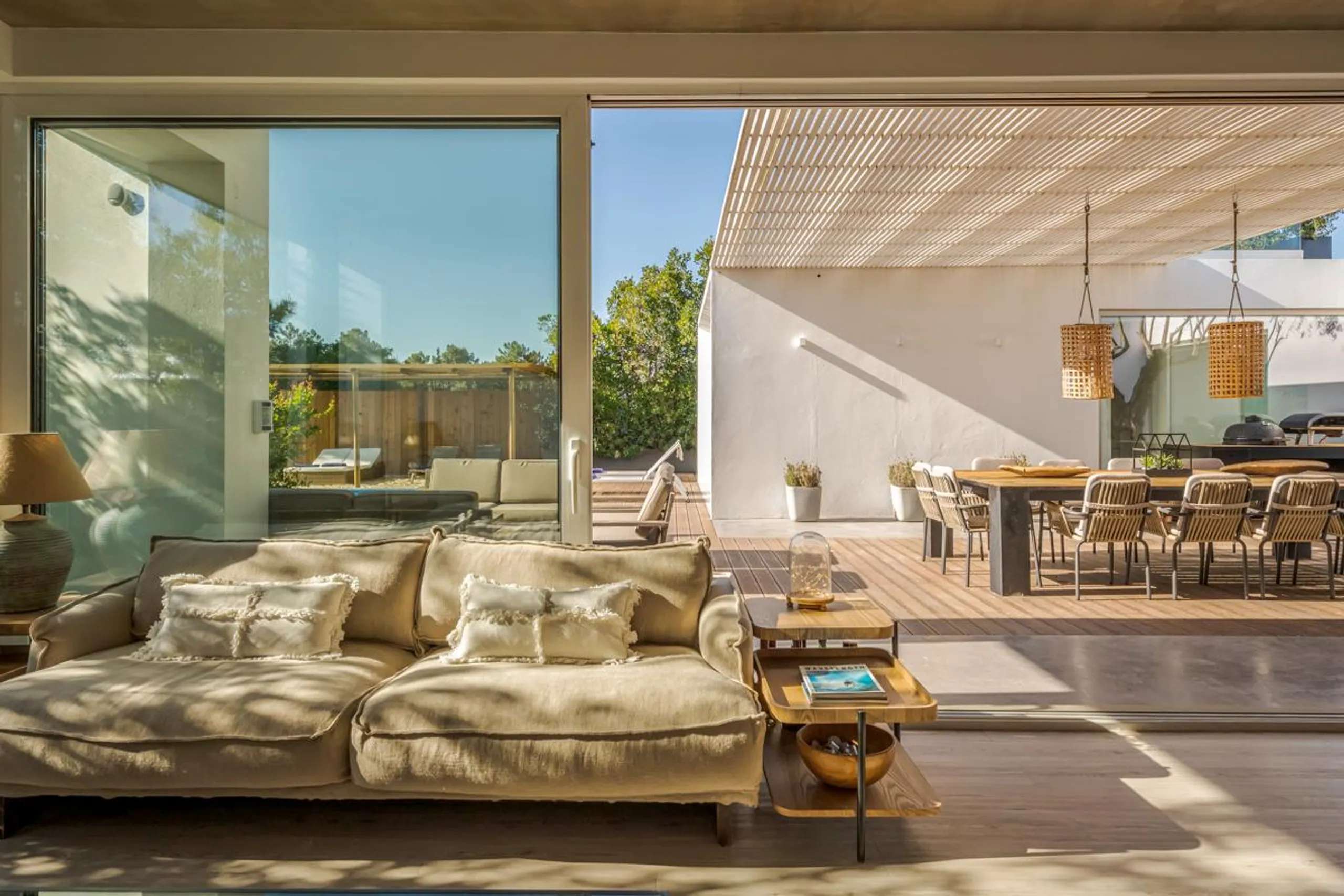 Captivating Modern Villa with Swimming Pool and Awe-Inspiring Views — photograph 12