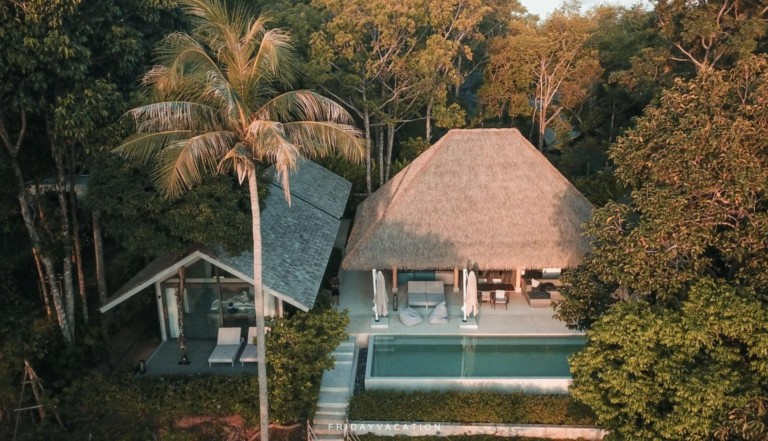 Blissful Oceanview Villa with Private Pool and Game Room — photograph 4