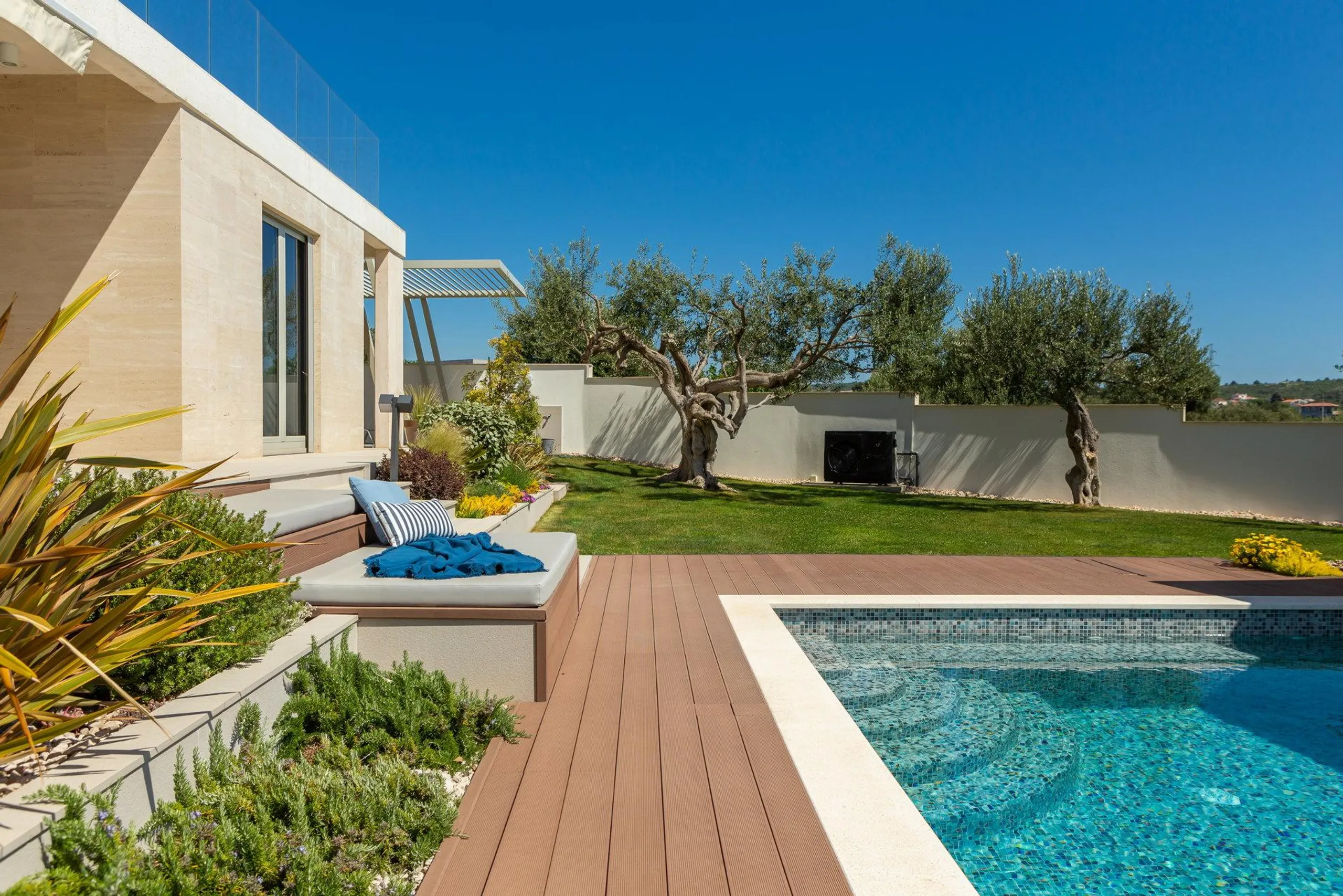 Modern Oasis with Heated Pool in Primosten and Luxurious Comfort — photograph 11