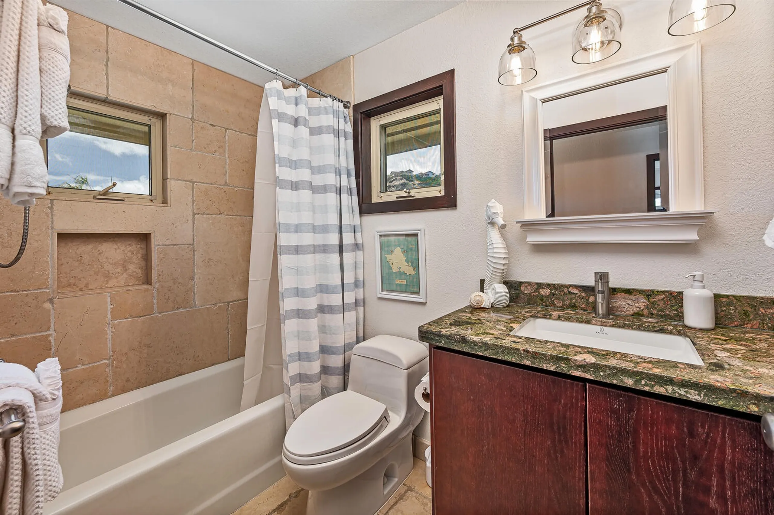 Luxury Home with Private Pool and Panoramic Ocean Views — photograph 8