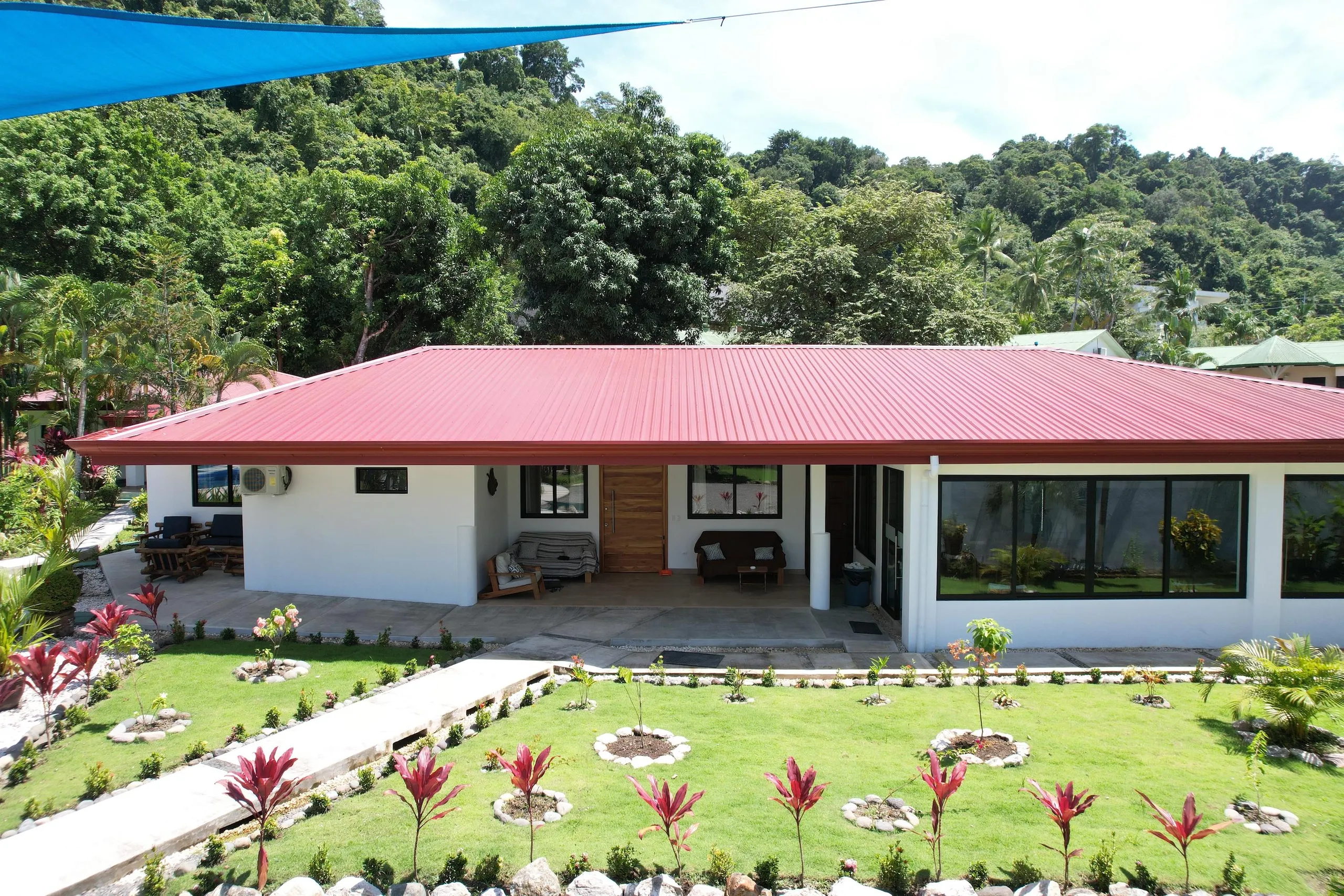 Exclusive 13-Bedroom Estate with Private Pool, Panoramic Ocean Views on Jaco Beach — photograph 12