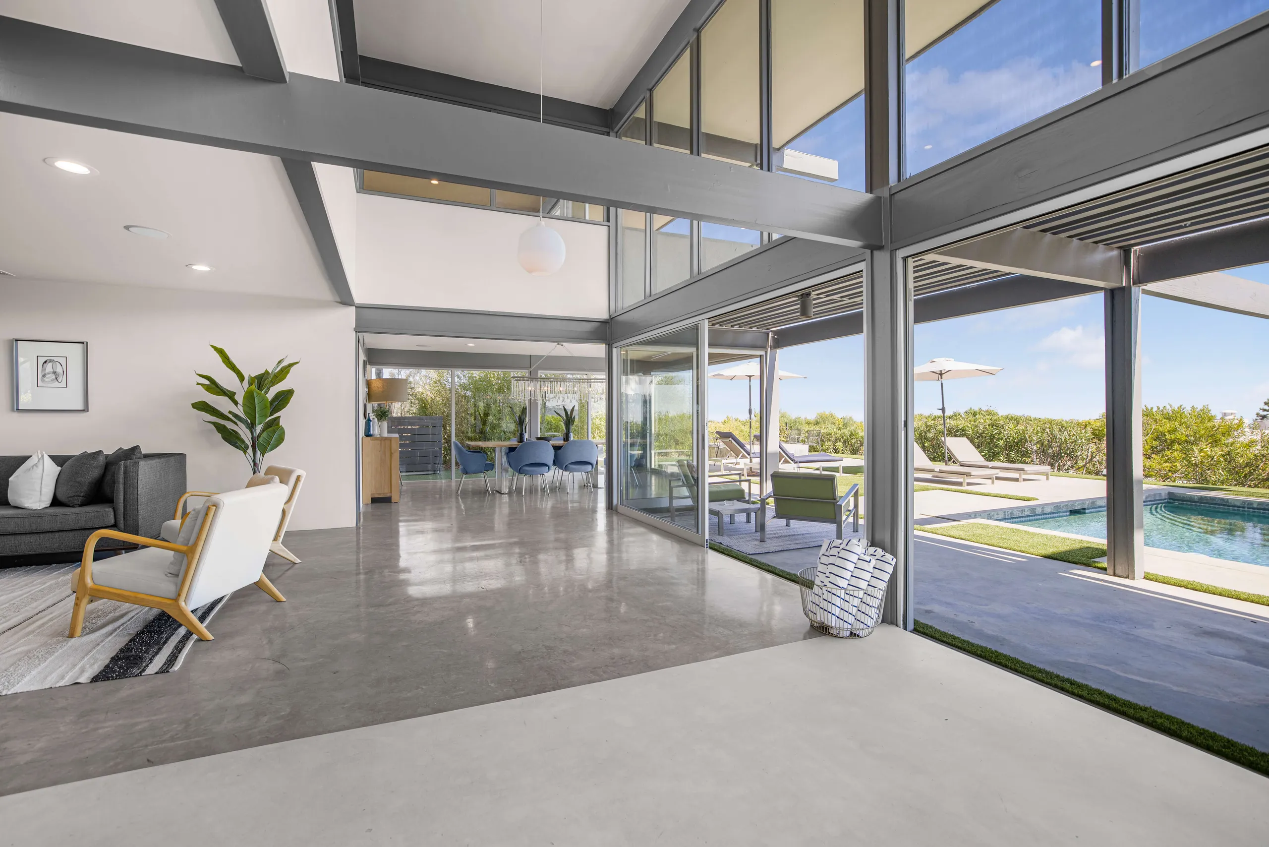 Stylish Hollywood Hills Retreat with Pool, Open-Concept Design, & 360° Rooftop Views — photograph 9