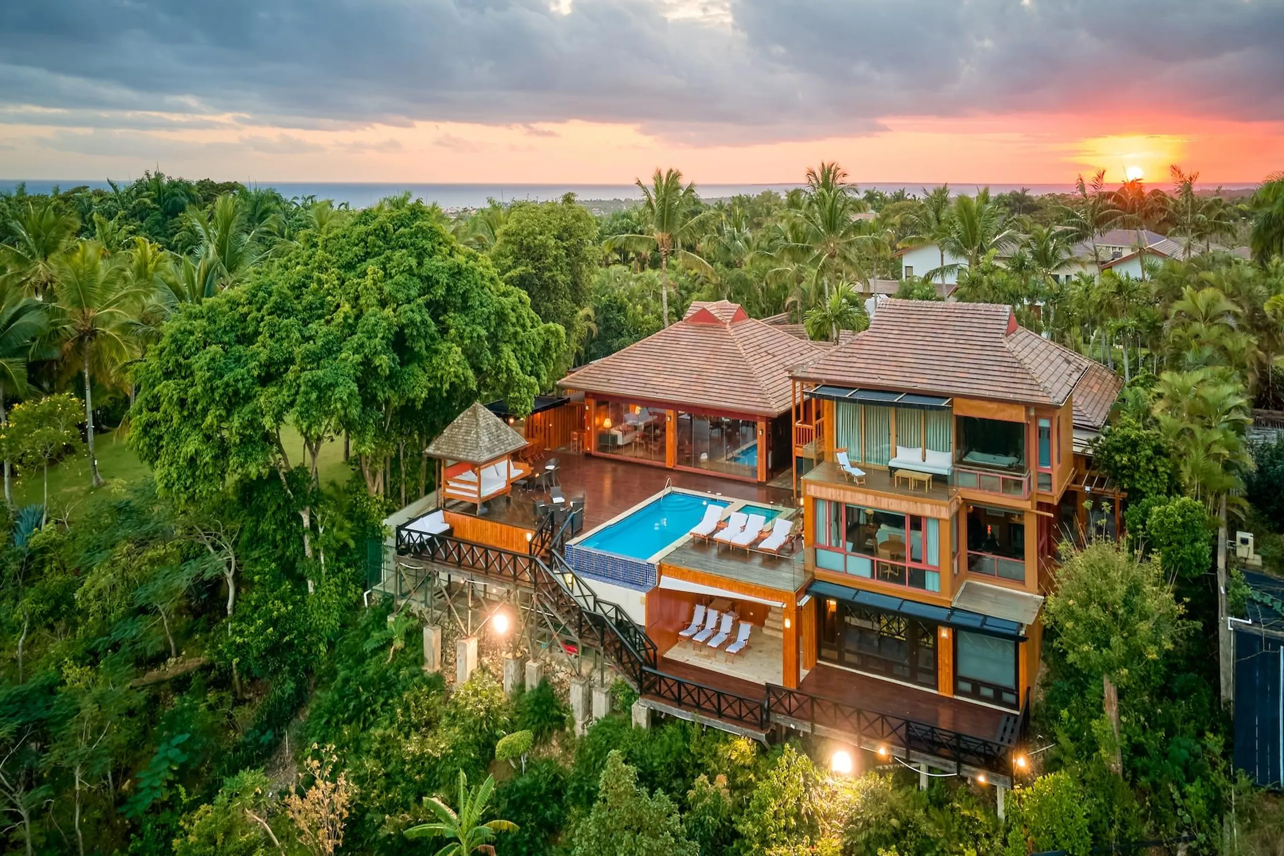 Exquisite 5BR Villa with Breathtaking River and the Caribbean Sea Views, La Romana