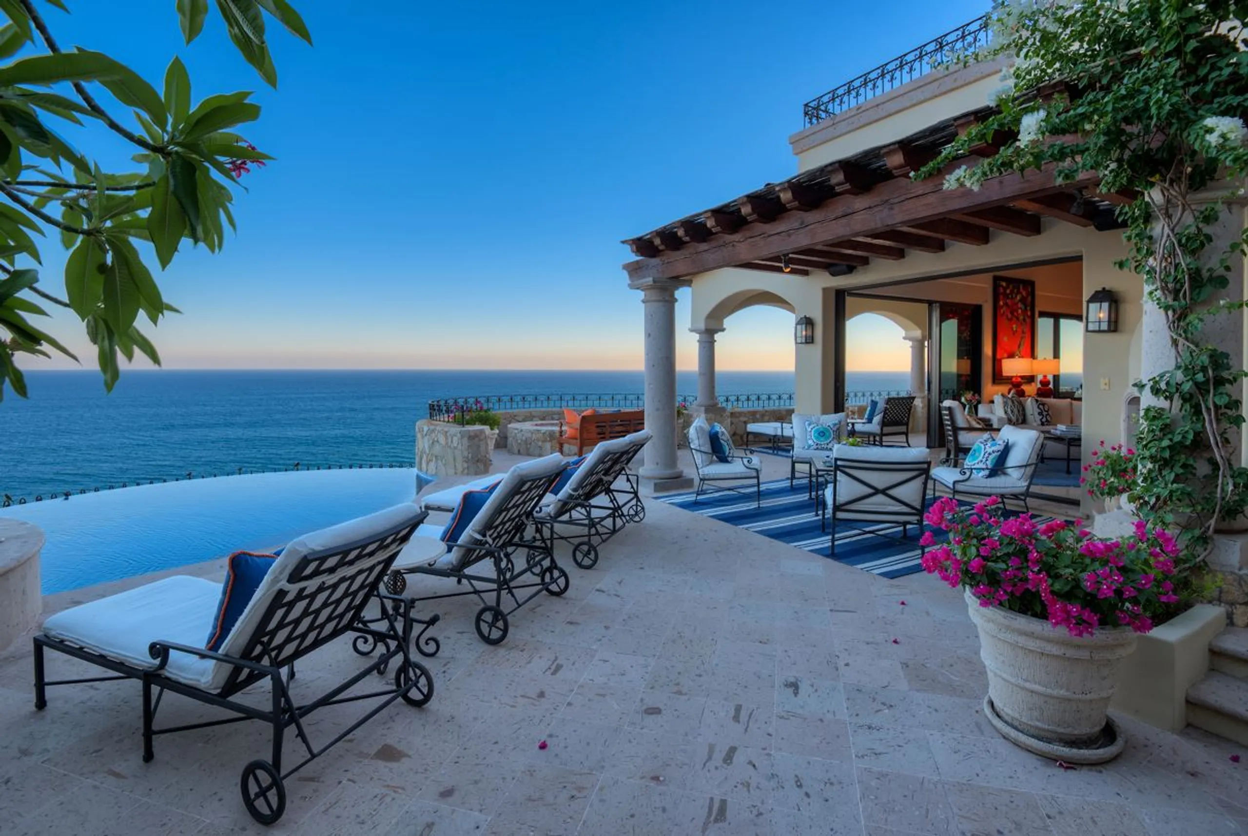 Exquisite Sea-Facing Villa in Los Cabo with Private Infinity Pool and Jacuzzi — photograph 3