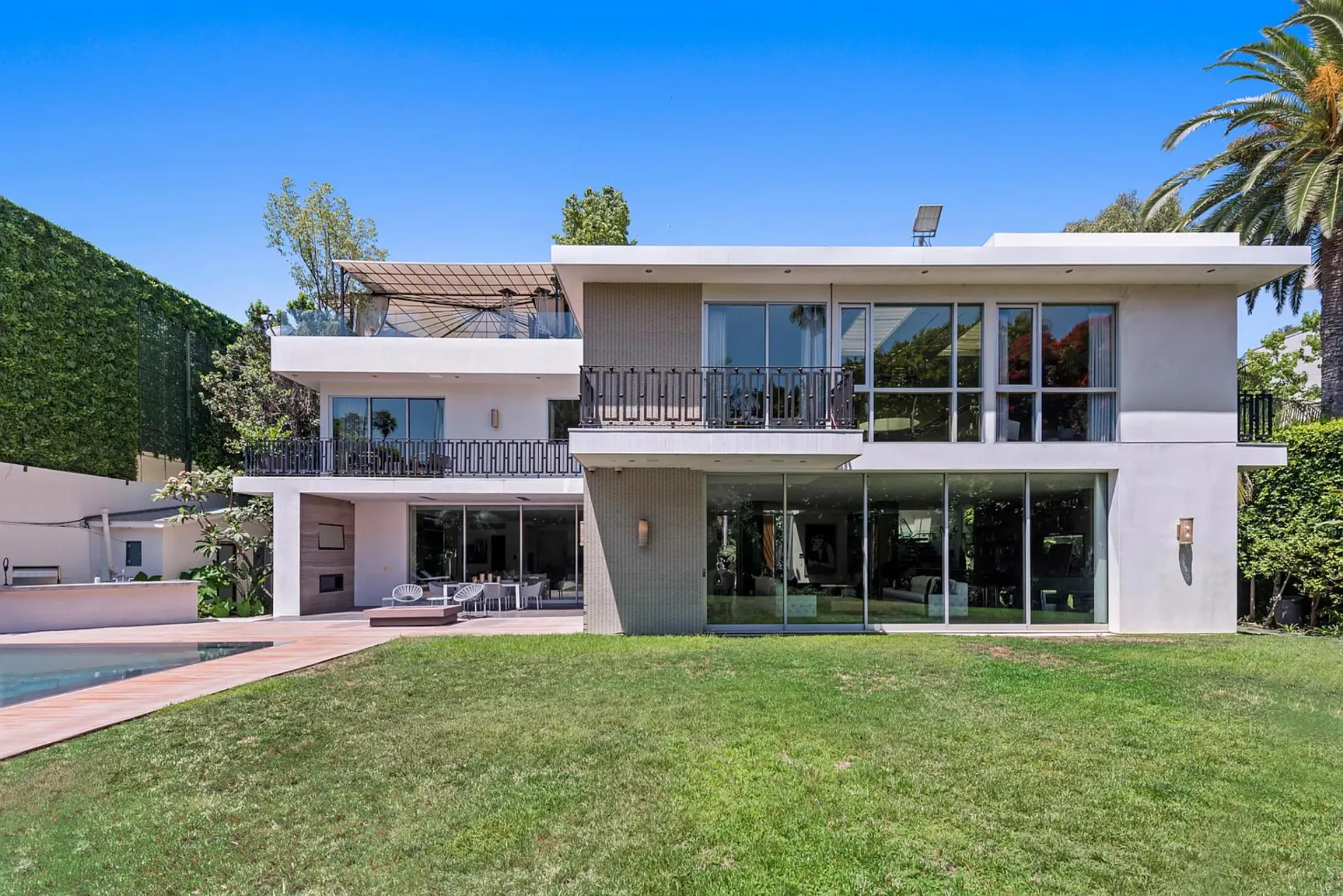 Stunning West Hollywood Royale Estate With Private Pool — photograph 10