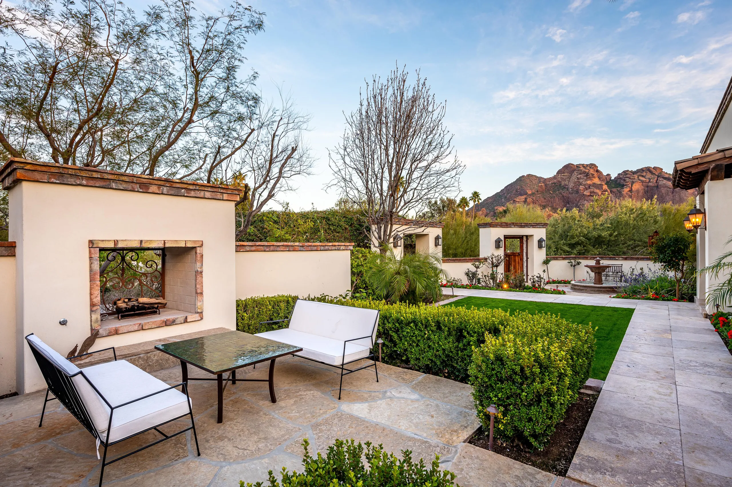 Elite Paradise Valley Estate with Waterfalling Pool and Firepit Lounge — photograph 5