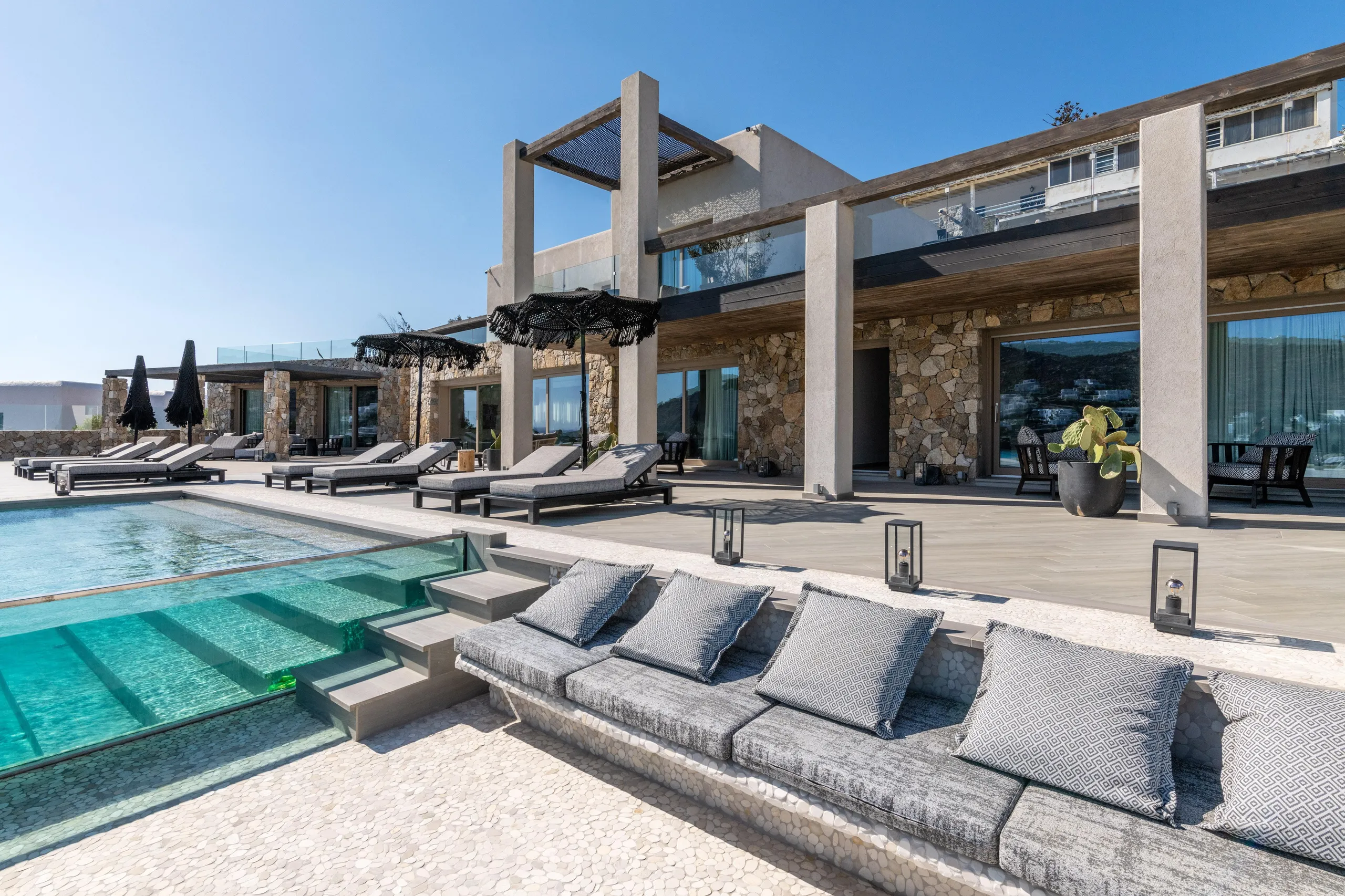 Villa setting in Mykonos