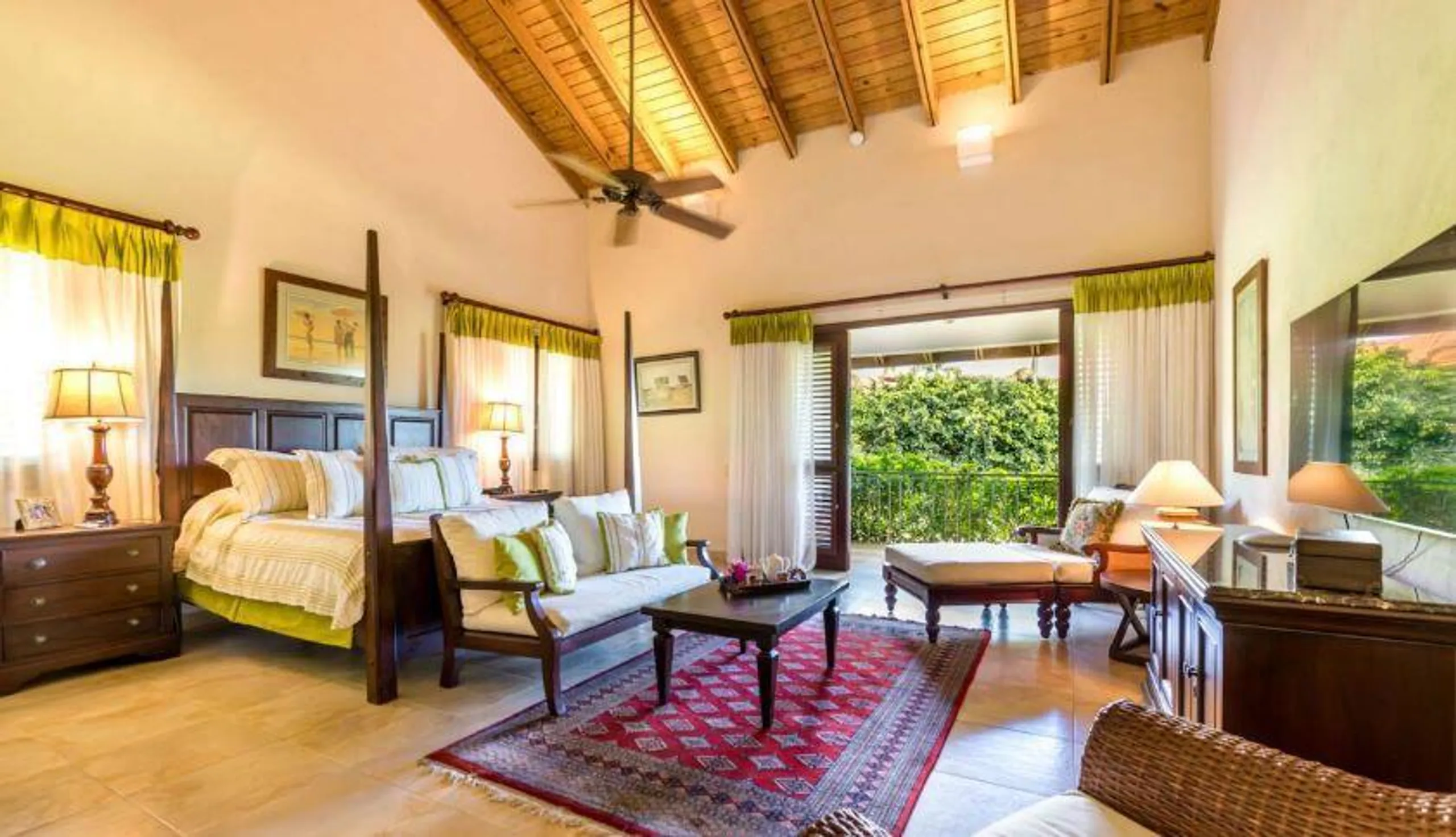Casa de Campo's High-ceilinged Villa in a Lush Green Garden with the Scent of Jasmine — photograph 11