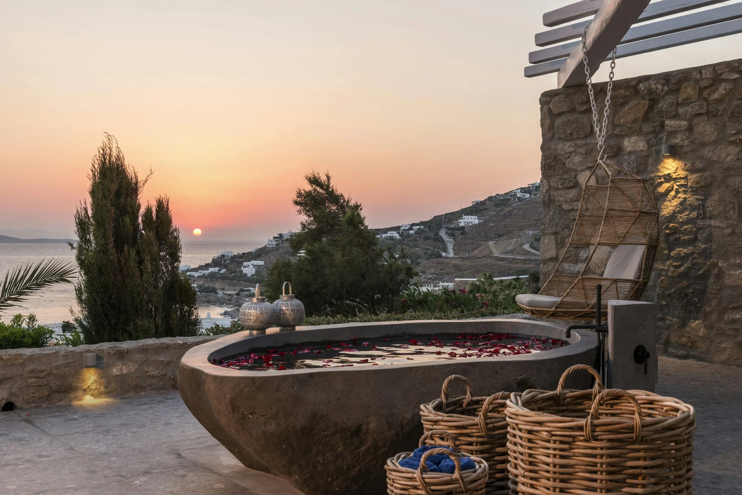 Deluxe Ocean Estate with Infinity Pool and Jacuzzi — photograph 11