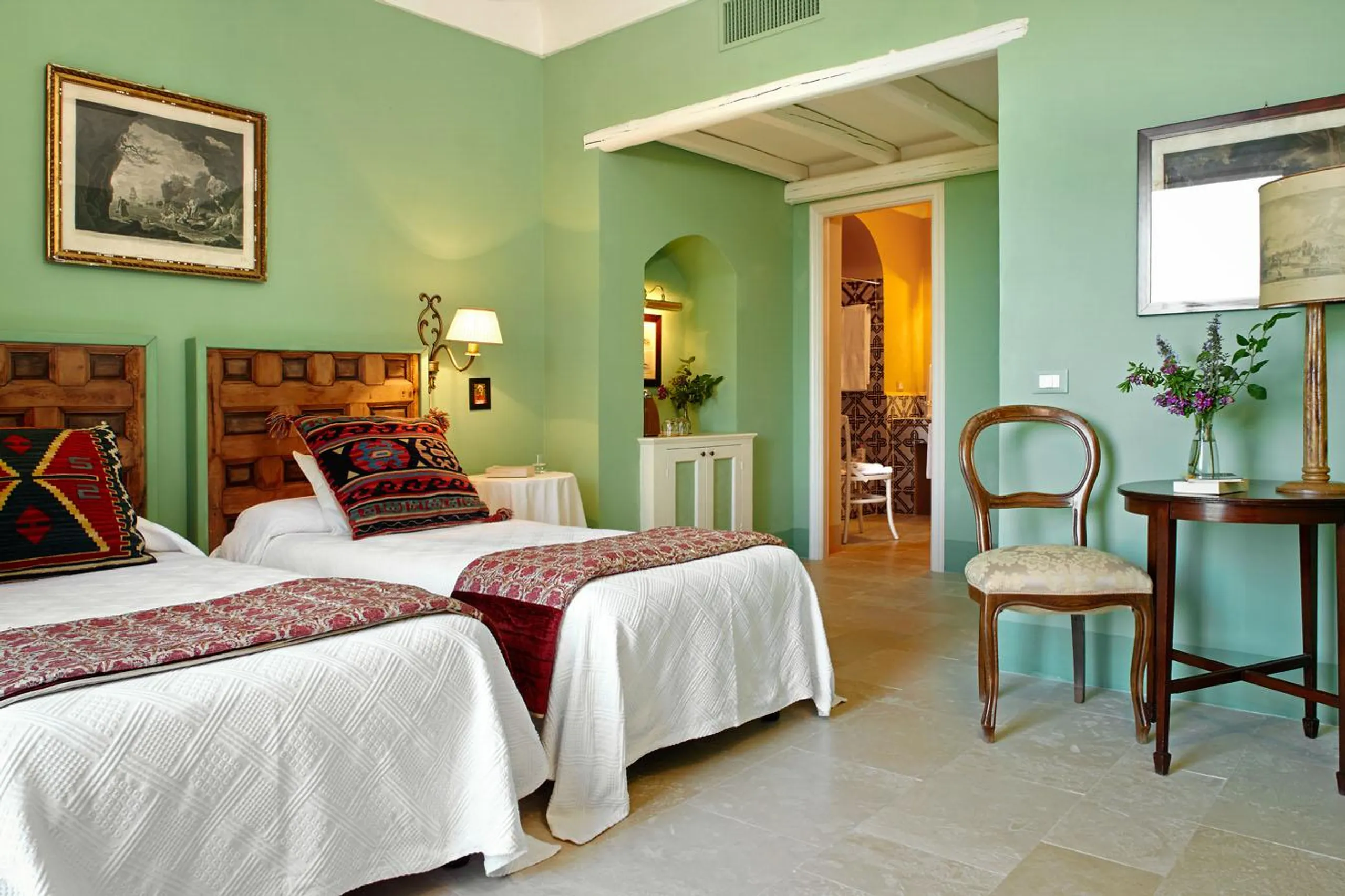 Sensational Sicily Villa with Private Pool and Lush Vineyard Views — photograph 9