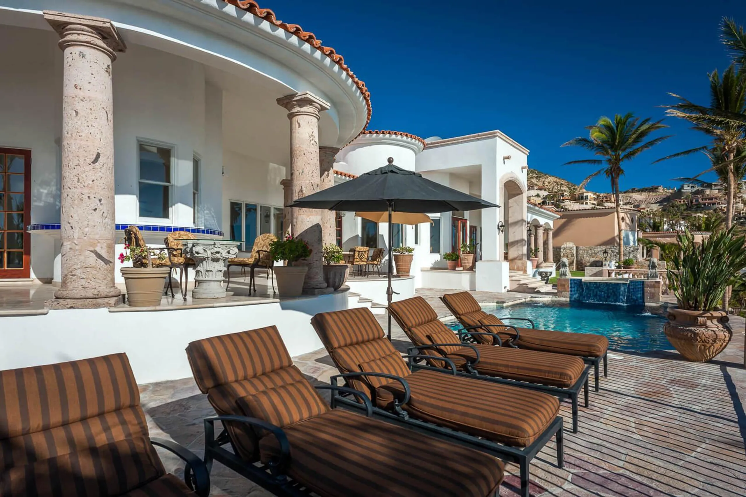 Magnificent Tuscan-Inspired Villa with Private Swimming Pool in Los Cabos — photograph 3