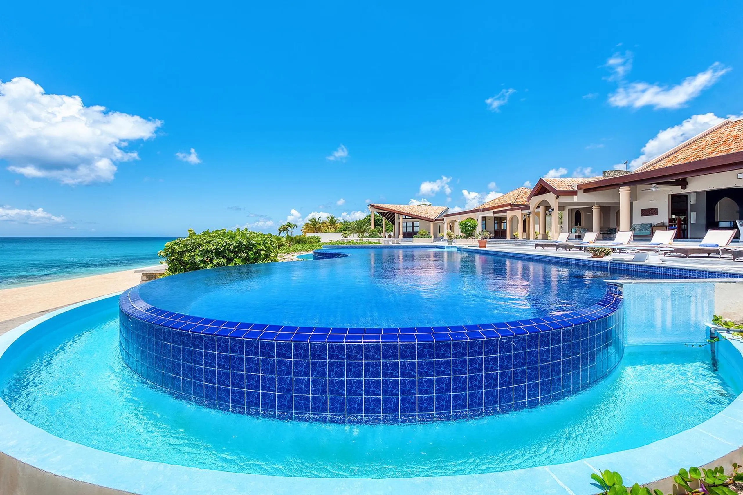 State-of-the-art Villa in Terress Basses with Large Infinity Pool and Beachfront Access — photograph 11