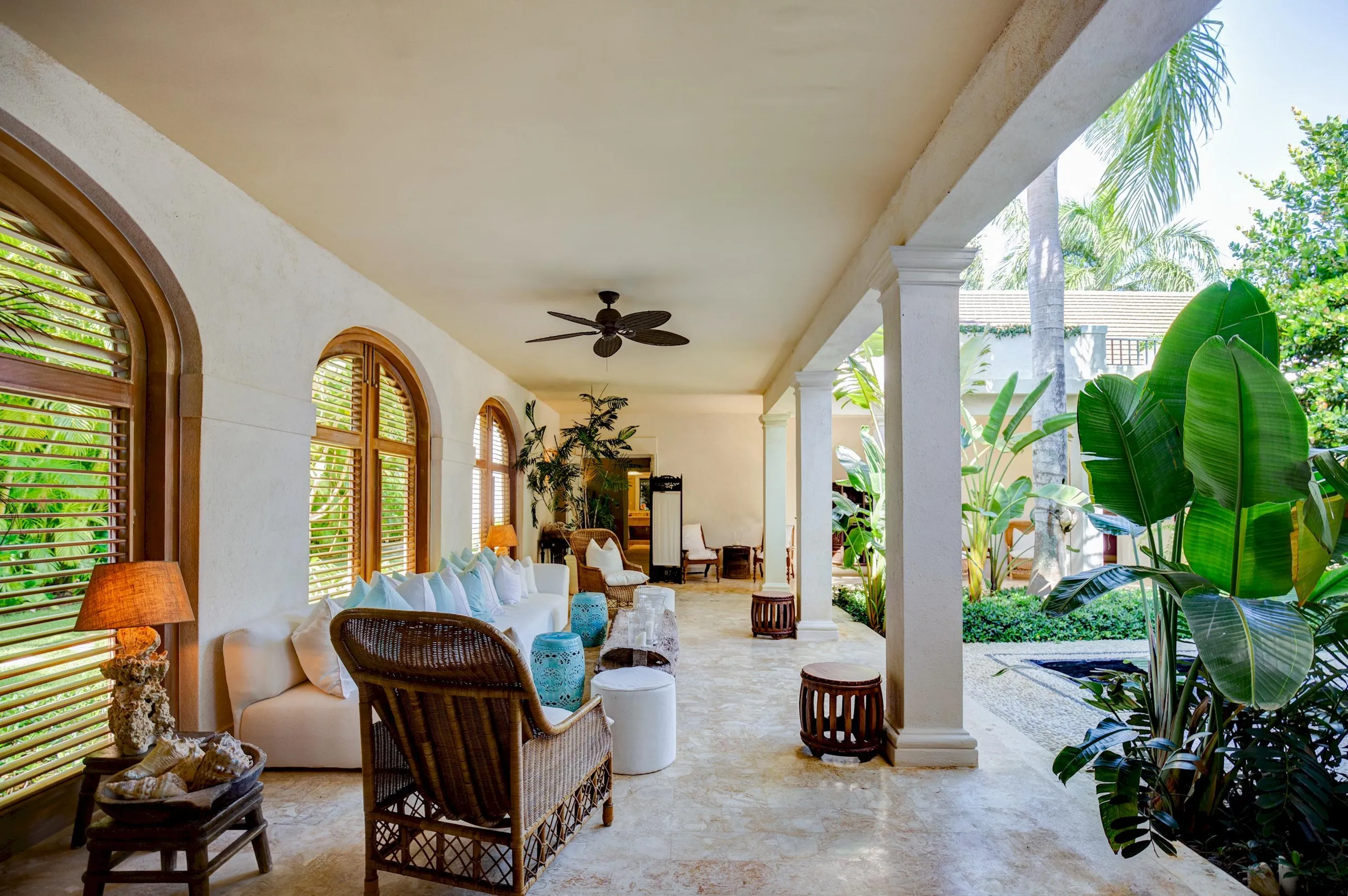 Splendid Six Bedroom Villa with Private Pool and Golf Views — photograph 9