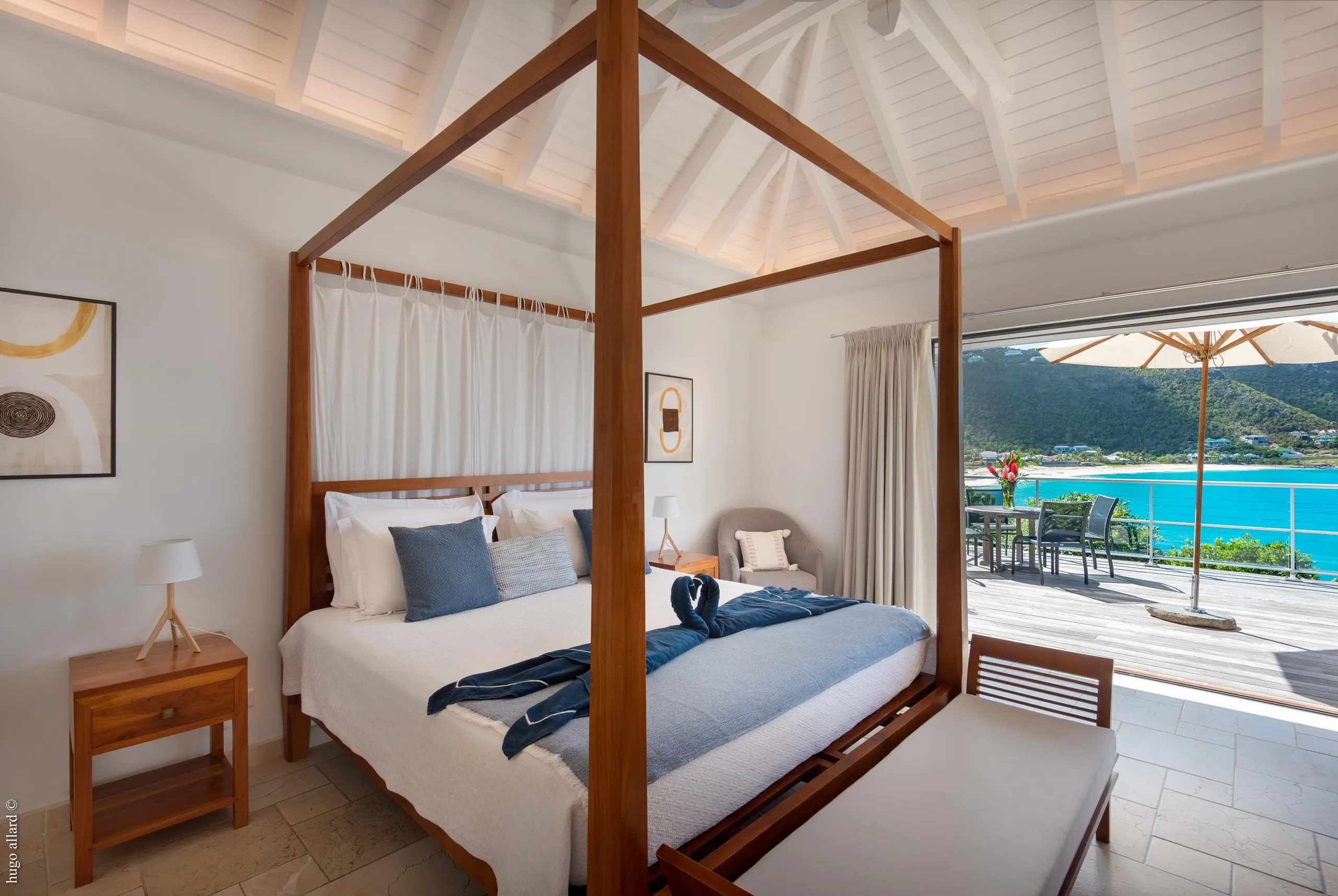 Majestic Seaview Villa with Pool and Indoor-Outdoor Living — photograph 10