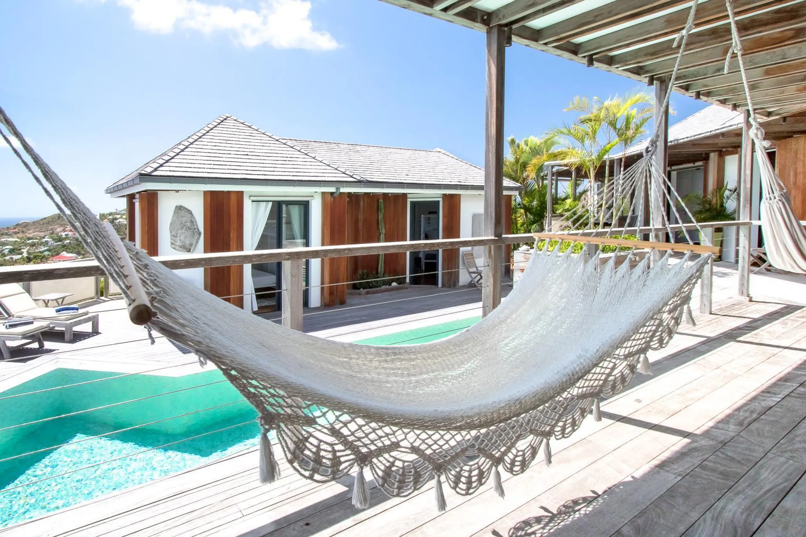 Superb Seaside Villa with Private Pool and Patio Dining — photograph 4
